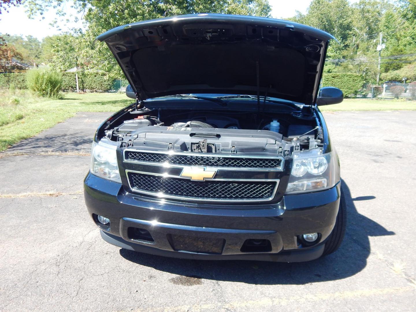 2013 Black /Black Chevrolet Avalanche LT 4WD Black Diamond (3GNTKFE76DG) with an 5.3L V8 OHV 16V FFV engine, 4-Speed Automatic transmission, located at 6528 Lower York Road, New Hope, PA, 18938, (215) 862-9555, 40.358707, -74.977882 - Here we have a beautiful running and driving, ONE OWNER, Chevy Avalanche Black Diamond Edition. This truck has a 5.3L V8 putting power to a 4x4 automatic transmission. Options include: black leather with wood trim, drivers power sliding seat, dual climate controls, heated front seats, power sliding - Photo#20
