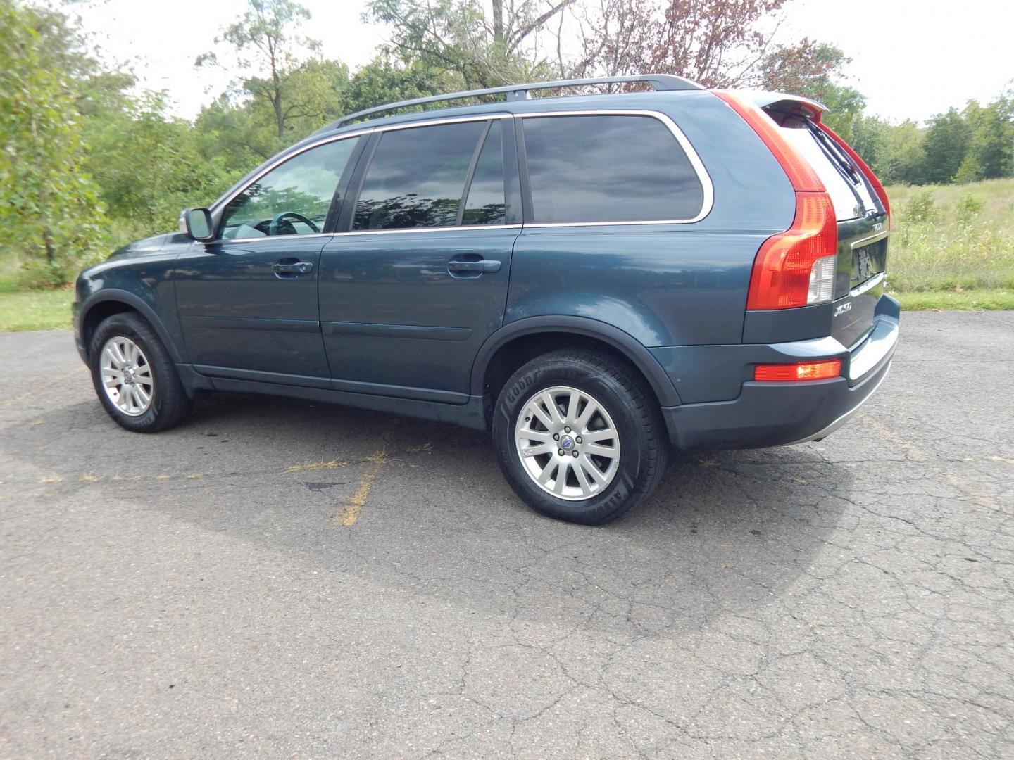 2008 Gray /grey Volvo XC90 3.2 AWD (YV4CZ982681) with an 3.2L L6 DOHC 24V engine, 6-Speed Automatic Overdrive transmission, located at 6528 Lower York Road, New Hope, PA, 18938, (215) 862-9555, 40.358707, -74.977882 - 2008 Volvo XC 90 3.2. I6, All Wheel Drive, auto trans, tilt wheel, cruise control, power windows, mirrors, central locking system, 3rd row seating, dual front power seats, dual climate control, power moonroof, roof rails, rear defrost and wiper, fog lights, AM/FM/CD sound system, 17" factory alloy w - Photo#2