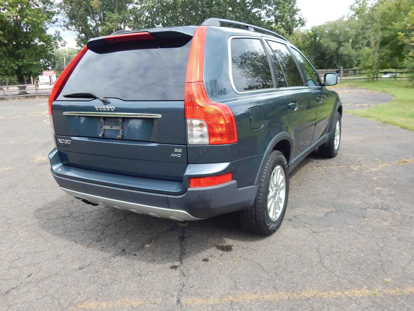 2008 Gray /grey Volvo XC90 3.2 AWD (YV4CZ982681) with an 3.2L L6 DOHC 24V engine, 6-Speed Automatic Overdrive transmission, located at 6528 Lower York Road, New Hope, PA, 18938, (215) 862-9555, 40.358707, -74.977882 - 2008 Volvo XC 90 3.2. I6, All Wheel Drive, auto trans, tilt wheel, cruise control, power windows, mirrors, central locking system, 3rd row seating, dual front power seats, dual climate control, power moonroof, roof rails, rear defrost and wiper, fog lights, AM/FM/CD sound system, 17" factory alloy w - Photo#4