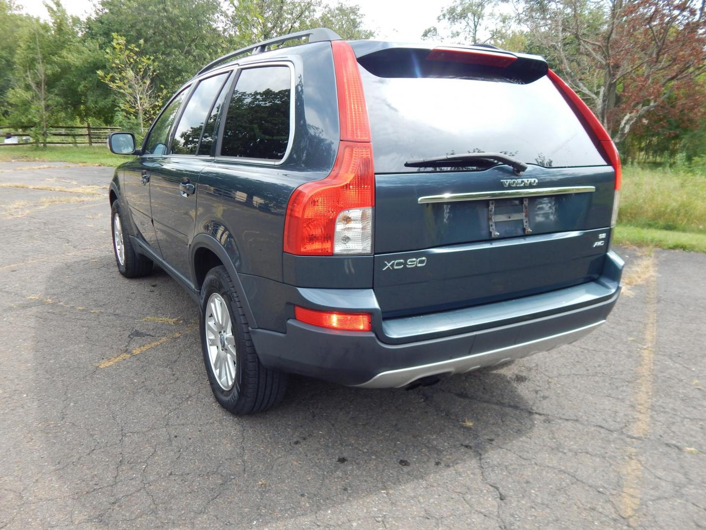 2008 Gray /grey Volvo XC90 3.2 AWD (YV4CZ982681) with an 3.2L L6 DOHC 24V engine, 6-Speed Automatic Overdrive transmission, located at 6528 Lower York Road, New Hope, PA, 18938, (215) 862-9555, 40.358707, -74.977882 - 2008 Volvo XC 90 3.2. I6, All Wheel Drive, auto trans, tilt wheel, cruise control, power windows, mirrors, central locking system, 3rd row seating, dual front power seats, dual climate control, power moonroof, roof rails, rear defrost and wiper, fog lights, AM/FM/CD sound system, 17" factory alloy w - Photo#3