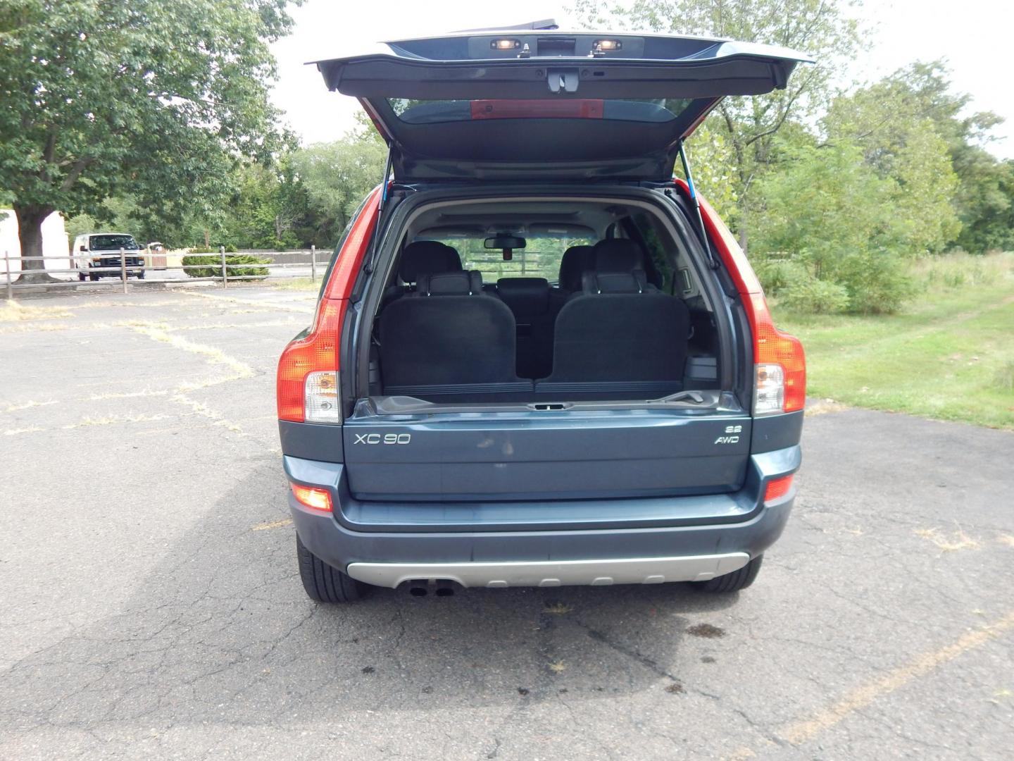 2008 Gray /grey Volvo XC90 3.2 AWD (YV4CZ982681) with an 3.2L L6 DOHC 24V engine, 6-Speed Automatic Overdrive transmission, located at 6528 Lower York Road, New Hope, PA, 18938, (215) 862-9555, 40.358707, -74.977882 - 2008 Volvo XC 90 3.2. I6, All Wheel Drive, auto trans, tilt wheel, cruise control, power windows, mirrors, central locking system, 3rd row seating, dual front power seats, dual climate control, power moonroof, roof rails, rear defrost and wiper, fog lights, AM/FM/CD sound system, 17" factory alloy w - Photo#9