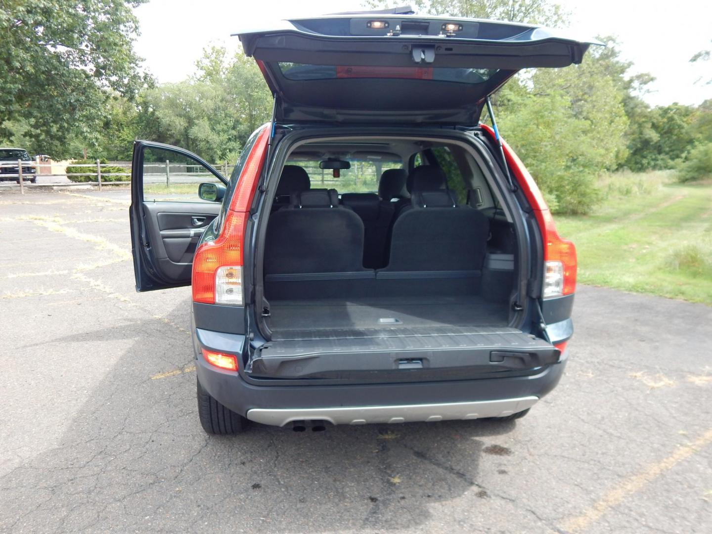 2008 Gray /grey Volvo XC90 3.2 AWD (YV4CZ982681) with an 3.2L L6 DOHC 24V engine, 6-Speed Automatic Overdrive transmission, located at 6528 Lower York Road, New Hope, PA, 18938, (215) 862-9555, 40.358707, -74.977882 - 2008 Volvo XC 90 3.2. I6, All Wheel Drive, auto trans, tilt wheel, cruise control, power windows, mirrors, central locking system, 3rd row seating, dual front power seats, dual climate control, power moonroof, roof rails, rear defrost and wiper, fog lights, AM/FM/CD sound system, 17" factory alloy w - Photo#12