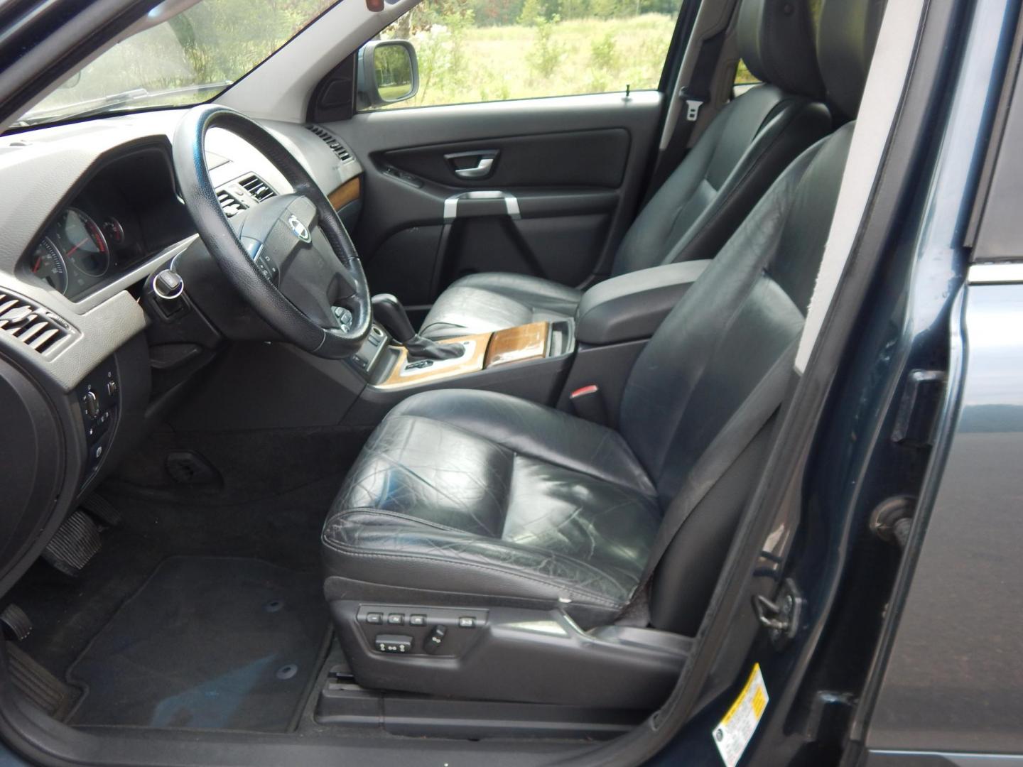 2008 Gray /grey Volvo XC90 3.2 AWD (YV4CZ982681) with an 3.2L L6 DOHC 24V engine, 6-Speed Automatic Overdrive transmission, located at 6528 Lower York Road, New Hope, PA, 18938, (215) 862-9555, 40.358707, -74.977882 - 2008 Volvo XC 90 3.2. I6, All Wheel Drive, auto trans, tilt wheel, cruise control, power windows, mirrors, central locking system, 3rd row seating, dual front power seats, dual climate control, power moonroof, roof rails, rear defrost and wiper, fog lights, AM/FM/CD sound system, 17" factory alloy w - Photo#14