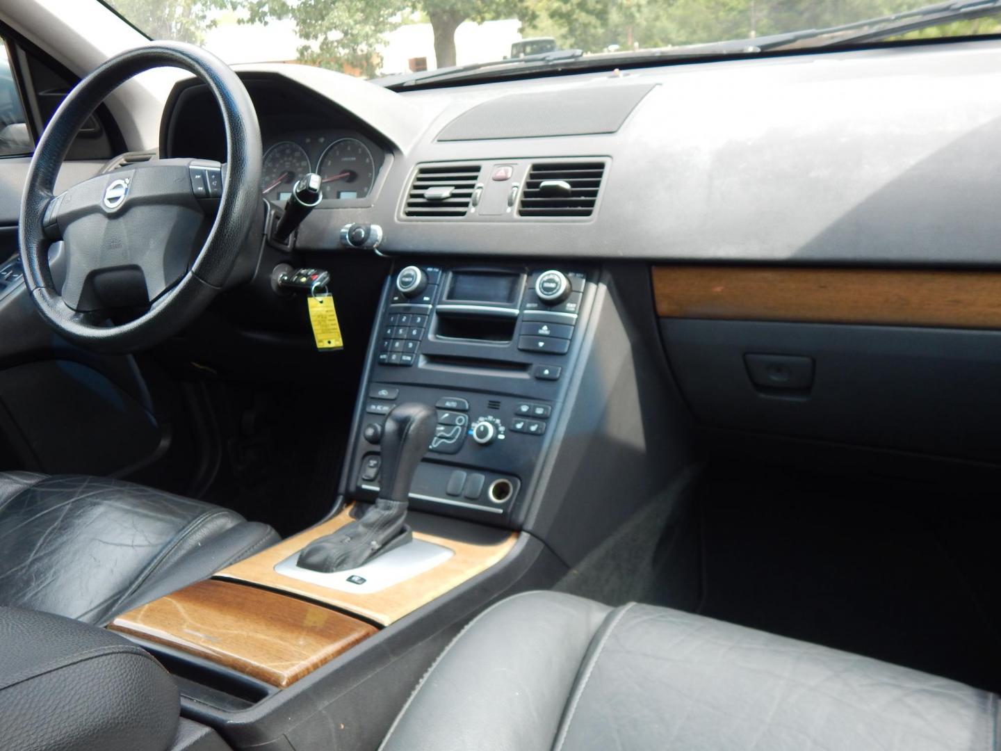 2008 Gray /grey Volvo XC90 3.2 AWD (YV4CZ982681) with an 3.2L L6 DOHC 24V engine, 6-Speed Automatic Overdrive transmission, located at 6528 Lower York Road, New Hope, PA, 18938, (215) 862-9555, 40.358707, -74.977882 - 2008 Volvo XC 90 3.2. I6, All Wheel Drive, auto trans, tilt wheel, cruise control, power windows, mirrors, central locking system, 3rd row seating, dual front power seats, dual climate control, power moonroof, roof rails, rear defrost and wiper, fog lights, AM/FM/CD sound system, 17" factory alloy w - Photo#20