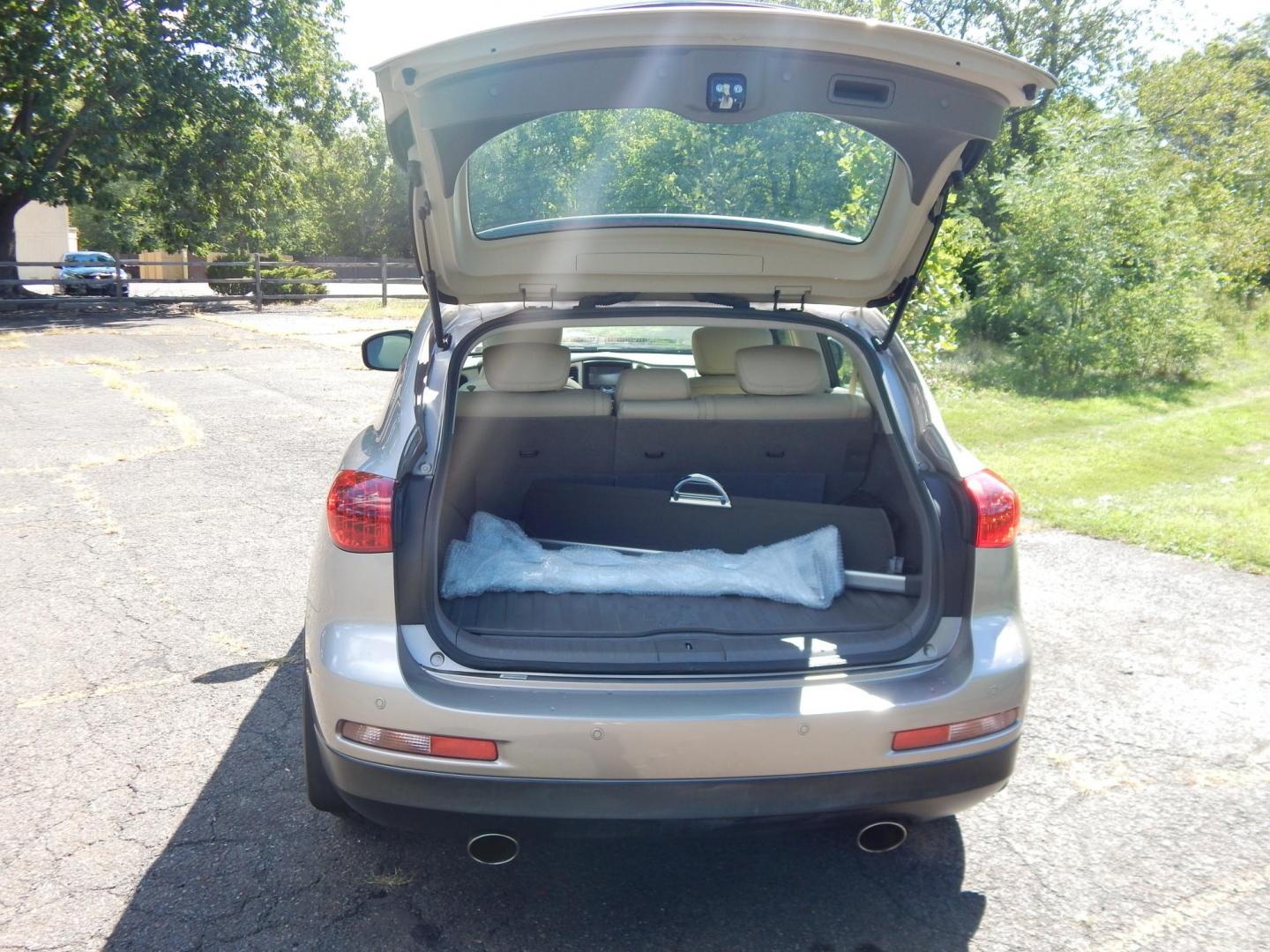 2008 Silver /Tan Infiniti EX EX35 AWD (JNKAJ09F18M) with an 3.5L V6 DOHC 24V engine, 5-Speed Automatic Overdrive transmission, located at 6528 Lower York Road, New Hope, PA, 18938, (215) 862-9555, 40.358707, -74.977882 - Here we have a very clean, Infiniti EX35 with a 3.5L V6 putting power to the ground via a smooth shifting AWD automatic transmission. Options include: beige paint, tan leather, wood trim, dual power seats, heated front seats, power sunroof, power folding rear seats, dual climate controls, push butto - Photo#10