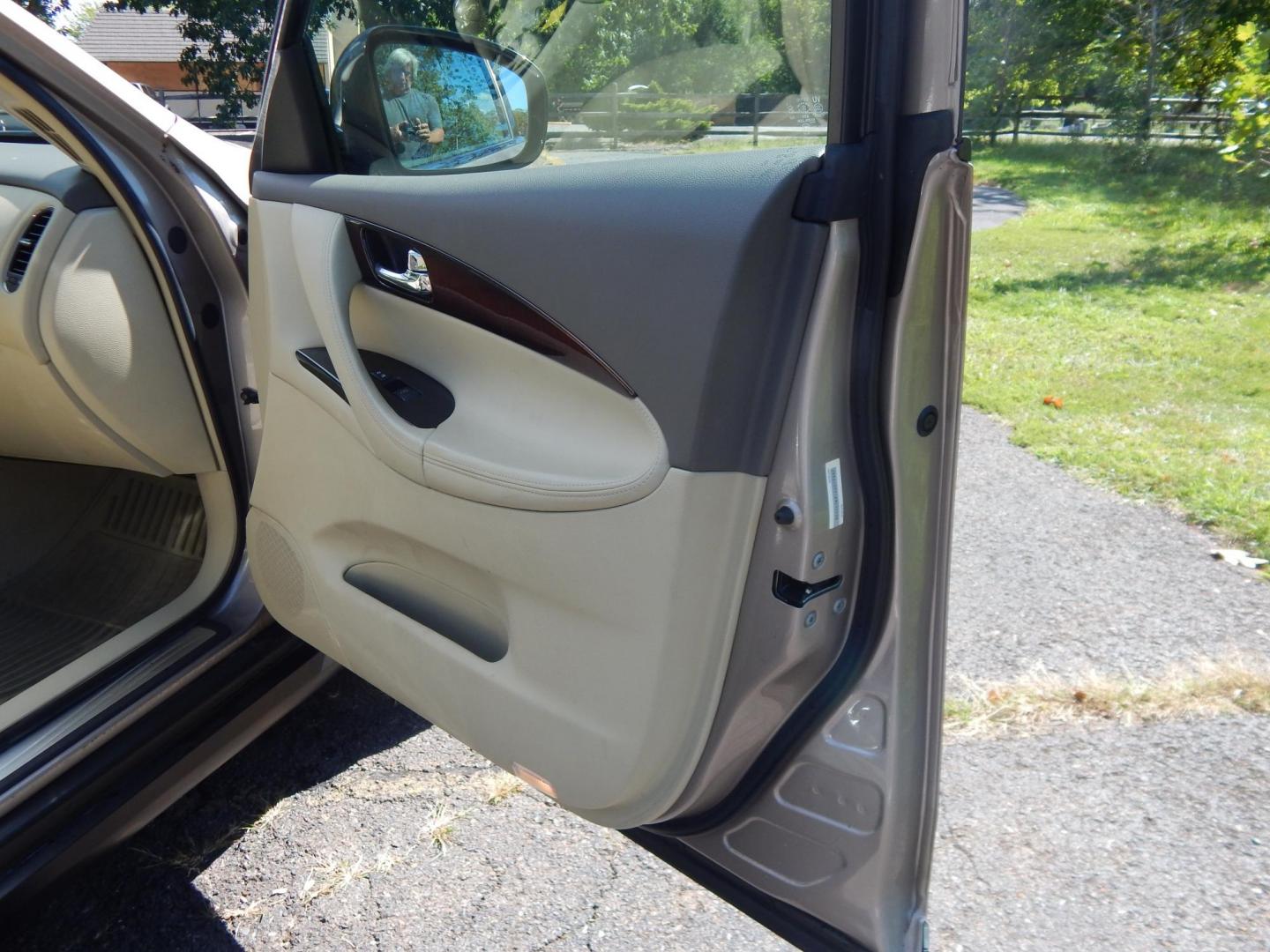 2008 Silver /Tan Infiniti EX EX35 AWD (JNKAJ09F18M) with an 3.5L V6 DOHC 24V engine, 5-Speed Automatic Overdrive transmission, located at 6528 Lower York Road, New Hope, PA, 18938, (215) 862-9555, 40.358707, -74.977882 - Here we have a very clean, Infiniti EX35 with a 3.5L V6 putting power to the ground via a smooth shifting AWD automatic transmission. Options include: beige paint, tan leather, wood trim, dual power seats, heated front seats, power sunroof, power folding rear seats, dual climate controls, push butto - Photo#17