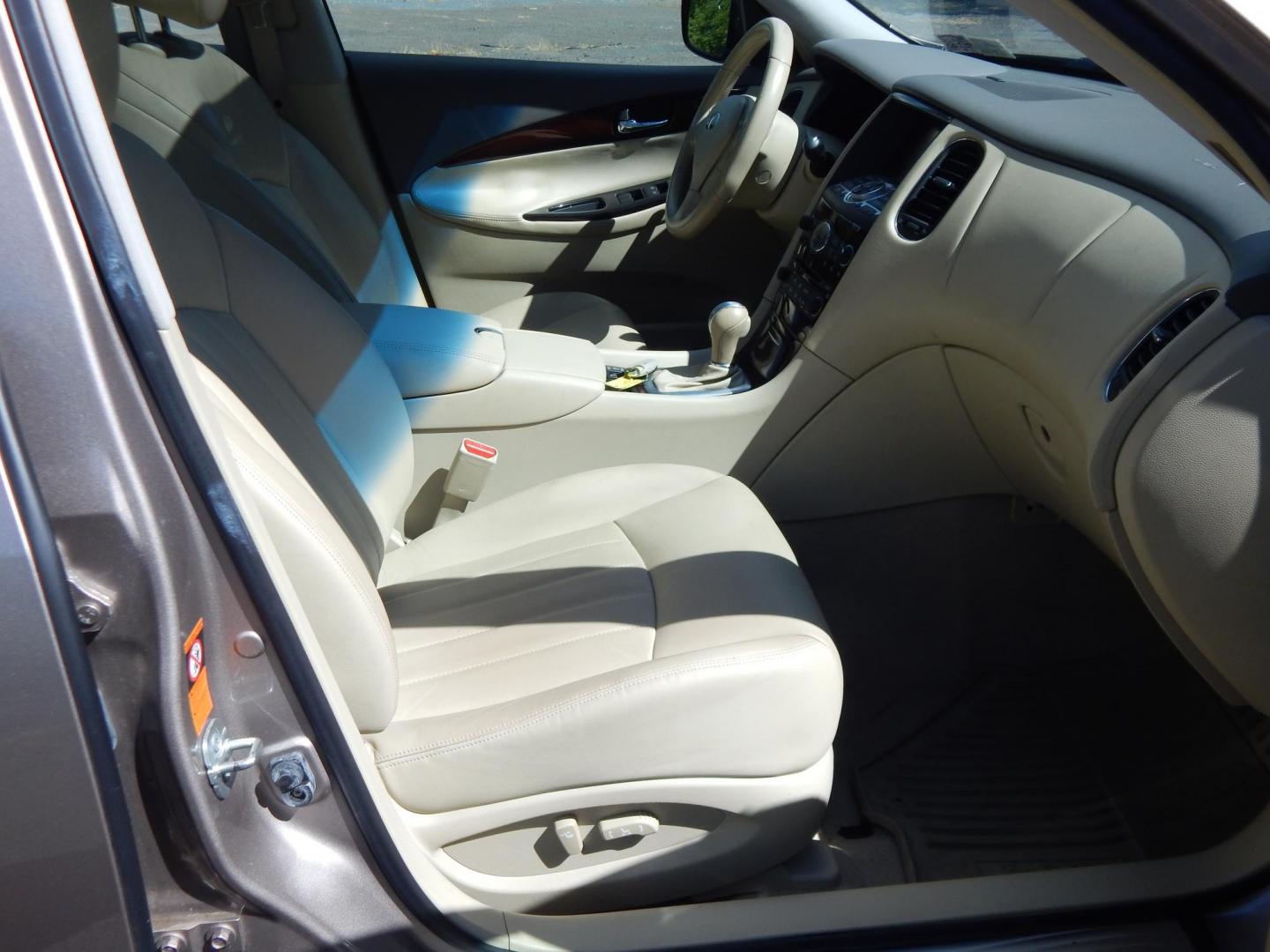 2008 Silver /Tan Infiniti EX EX35 AWD (JNKAJ09F18M) with an 3.5L V6 DOHC 24V engine, 5-Speed Automatic Overdrive transmission, located at 6528 Lower York Road, New Hope, PA, 18938, (215) 862-9555, 40.358707, -74.977882 - Here we have a very clean, Infiniti EX35 with a 3.5L V6 putting power to the ground via a smooth shifting AWD automatic transmission. Options include: beige paint, tan leather, wood trim, dual power seats, heated front seats, power sunroof, power folding rear seats, dual climate controls, push butto - Photo#18