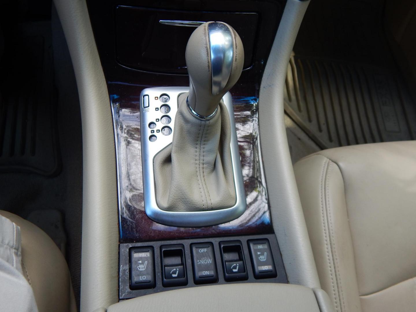 2008 Silver /Tan Infiniti EX EX35 AWD (JNKAJ09F18M) with an 3.5L V6 DOHC 24V engine, 5-Speed Automatic Overdrive transmission, located at 6528 Lower York Road, New Hope, PA, 18938, (215) 862-9555, 40.358707, -74.977882 - Here we have a very clean, Infiniti EX35 with a 3.5L V6 putting power to the ground via a smooth shifting AWD automatic transmission. Options include: beige paint, tan leather, wood trim, dual power seats, heated front seats, power sunroof, power folding rear seats, dual climate controls, push butto - Photo#24