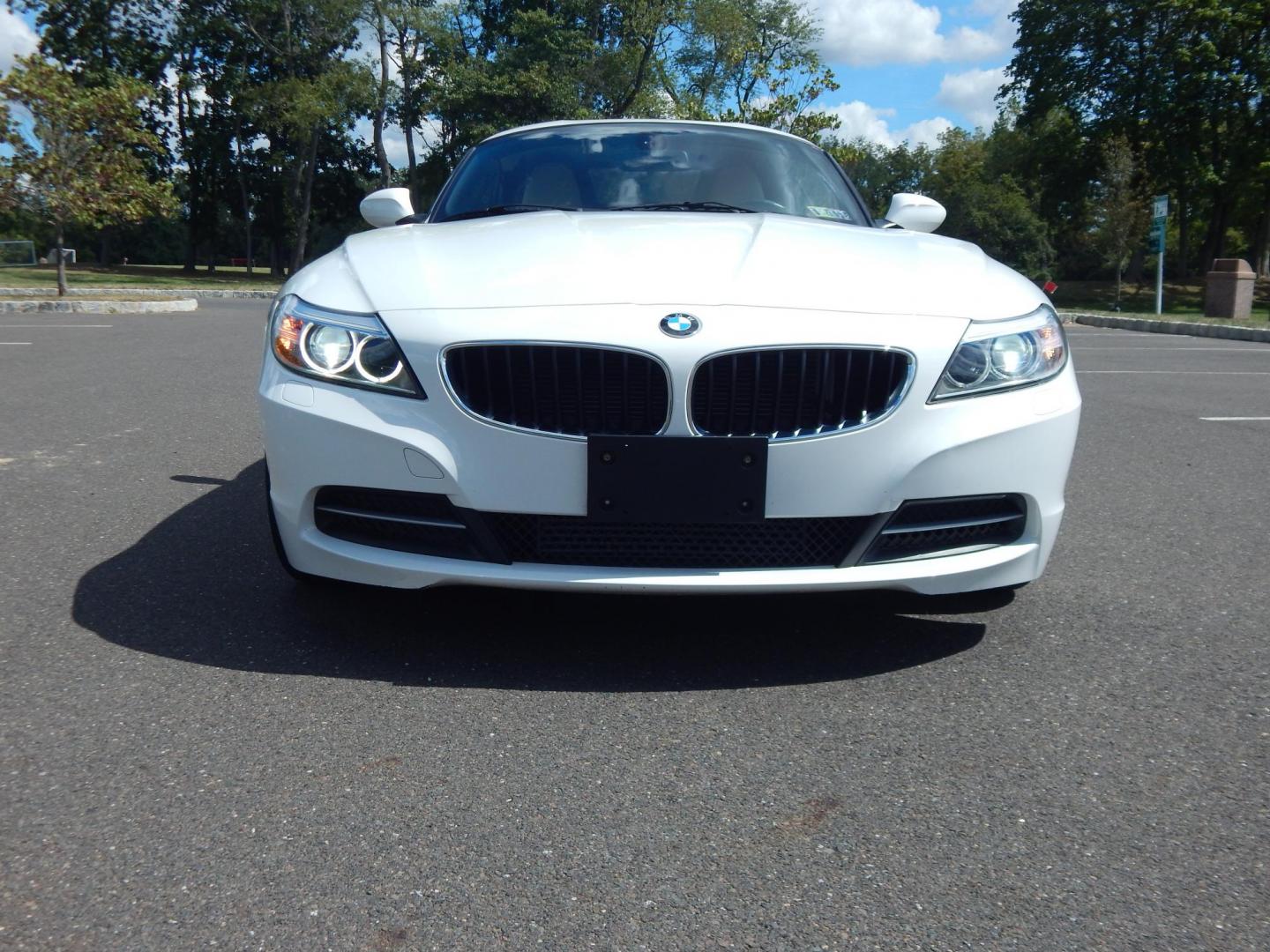 2016 White /Beige BMW Z4 sDrive28i (WBALL5C54G5) with an 2.0L L4 DOHC 16V TURBO engine, Automatic transmission, located at 6528 Lower York Road, New Hope, PA, 18938, (215) 862-9555, 40.358707, -74.977882 - Here we have a beautifully kept, 17k millage, BMW Z4 with a 2.0L Turbo 4 cylinder putting power to the rear wheels via a smooth shifting automatic transmission. Options include: white paint, beige leather interior, wood trim, 2 master keys, cruise control, tilt steering wheel, power windows/locks/mi - Photo#3