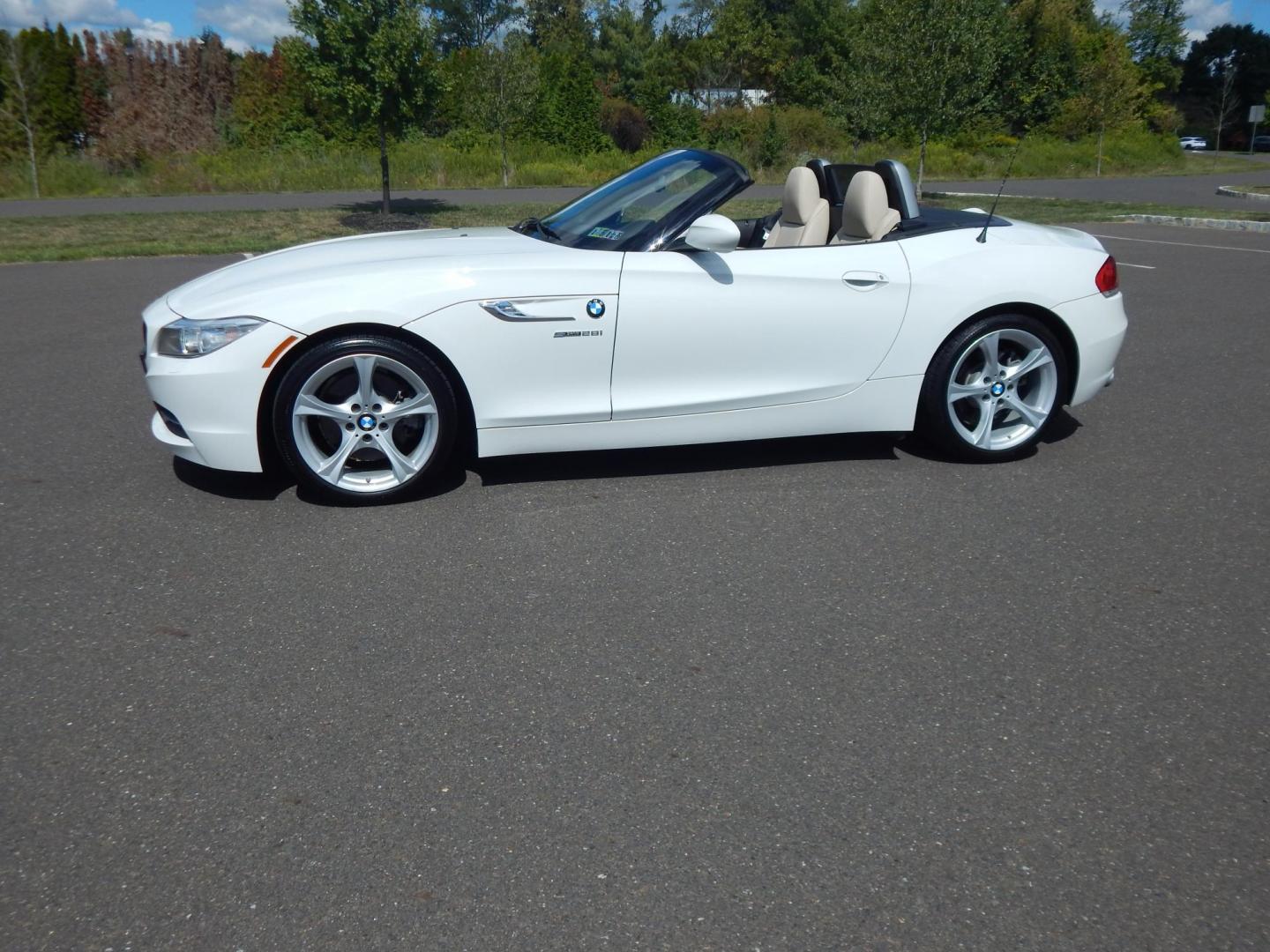 2016 White /Beige BMW Z4 sDrive28i (WBALL5C54G5) with an 2.0L L4 DOHC 16V TURBO engine, Automatic transmission, located at 6528 Lower York Road, New Hope, PA, 18938, (215) 862-9555, 40.358707, -74.977882 - Here we have a beautifully kept, 17k millage, BMW Z4 with a 2.0L Turbo 4 cylinder putting power to the rear wheels via a smooth shifting automatic transmission. Options include: white paint, beige leather interior, wood trim, 2 master keys, cruise control, tilt steering wheel, power windows/locks/mi - Photo#11