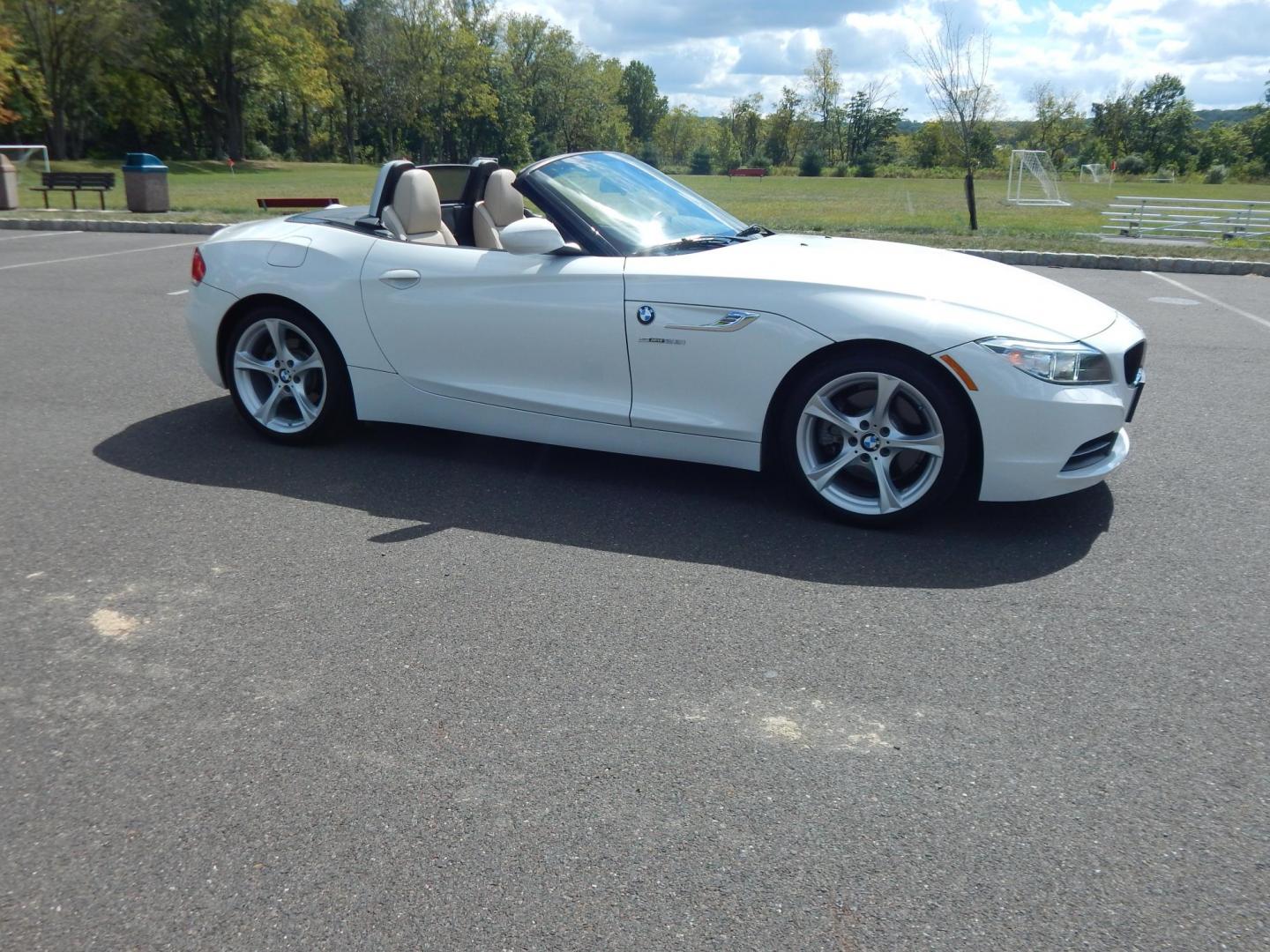 2016 White /Beige BMW Z4 sDrive28i (WBALL5C54G5) with an 2.0L L4 DOHC 16V TURBO engine, Automatic transmission, located at 6528 Lower York Road, New Hope, PA, 18938, (215) 862-9555, 40.358707, -74.977882 - Here we have a beautifully kept, 17k millage, BMW Z4 with a 2.0L Turbo 4 cylinder putting power to the rear wheels via a smooth shifting automatic transmission. Options include: white paint, beige leather interior, wood trim, 2 master keys, cruise control, tilt steering wheel, power windows/locks/mi - Photo#12