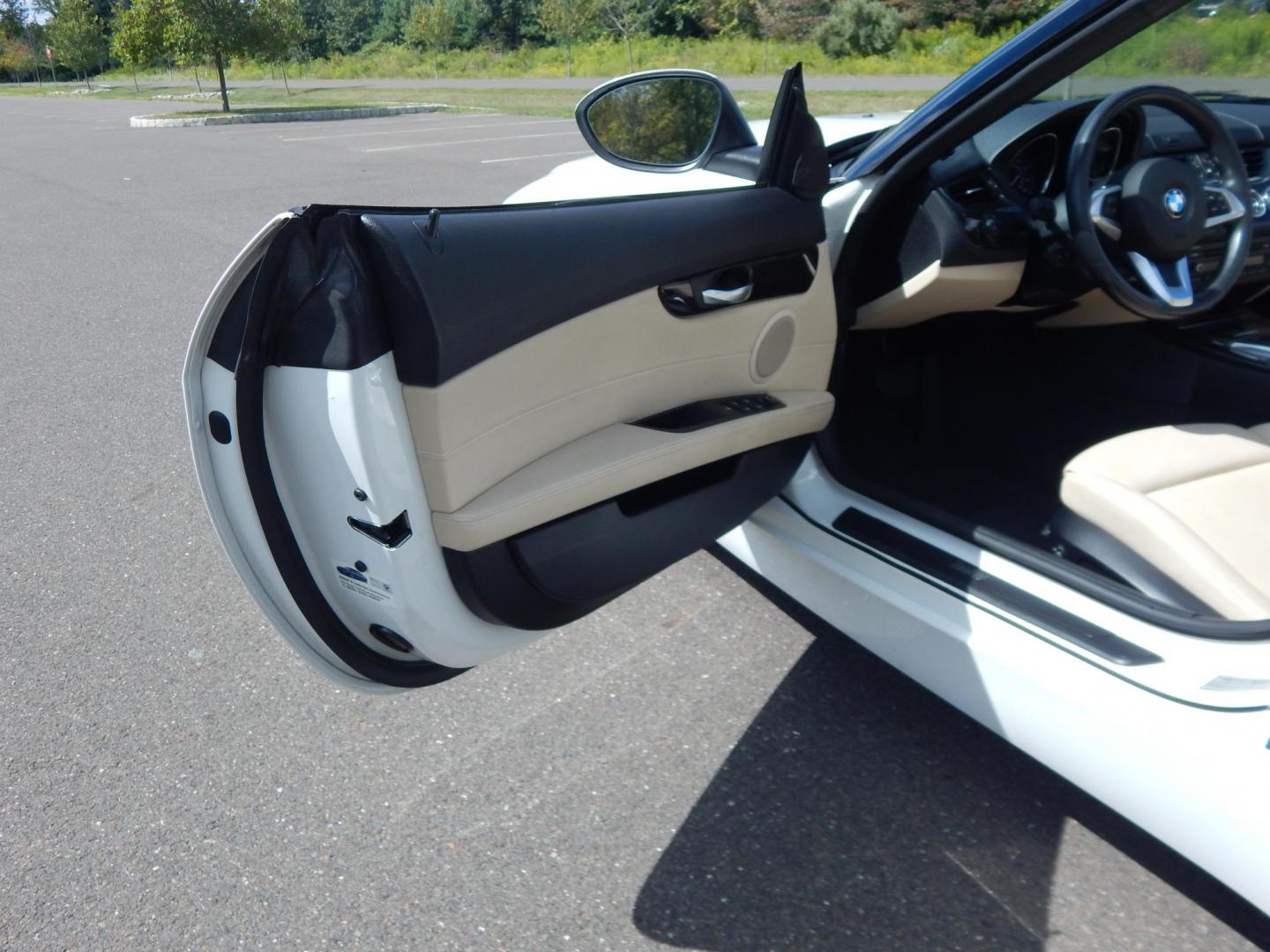 2016 White /Beige BMW Z4 sDrive28i (WBALL5C54G5) with an 2.0L L4 DOHC 16V TURBO engine, Automatic transmission, located at 6528 Lower York Road, New Hope, PA, 18938, (215) 862-9555, 40.358707, -74.977882 - Here we have a beautifully kept, 17k millage, BMW Z4 with a 2.0L Turbo 4 cylinder putting power to the rear wheels via a smooth shifting automatic transmission. Options include: white paint, beige leather interior, wood trim, 2 master keys, cruise control, tilt steering wheel, power windows/locks/mi - Photo#14