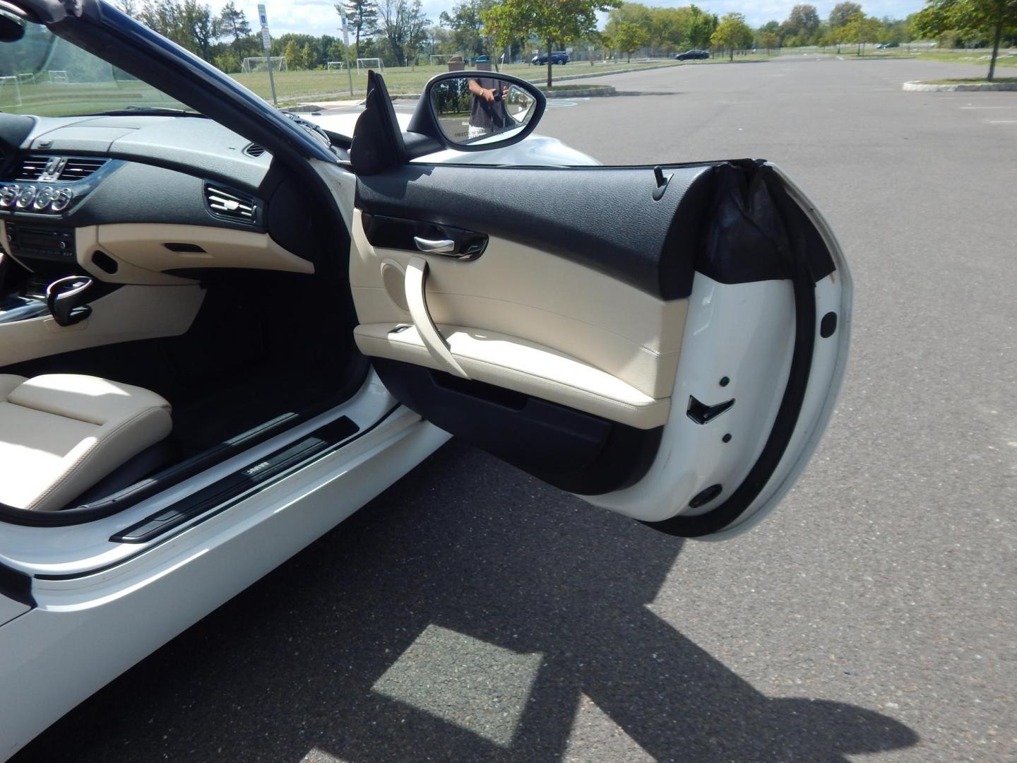 2016 White /Beige BMW Z4 sDrive28i (WBALL5C54G5) with an 2.0L L4 DOHC 16V TURBO engine, Automatic transmission, located at 6528 Lower York Road, New Hope, PA, 18938, (215) 862-9555, 40.358707, -74.977882 - Here we have a beautifully kept, 17k millage, BMW Z4 with a 2.0L Turbo 4 cylinder putting power to the rear wheels via a smooth shifting automatic transmission. Options include: white paint, beige leather interior, wood trim, 2 master keys, cruise control, tilt steering wheel, power windows/locks/mi - Photo#17
