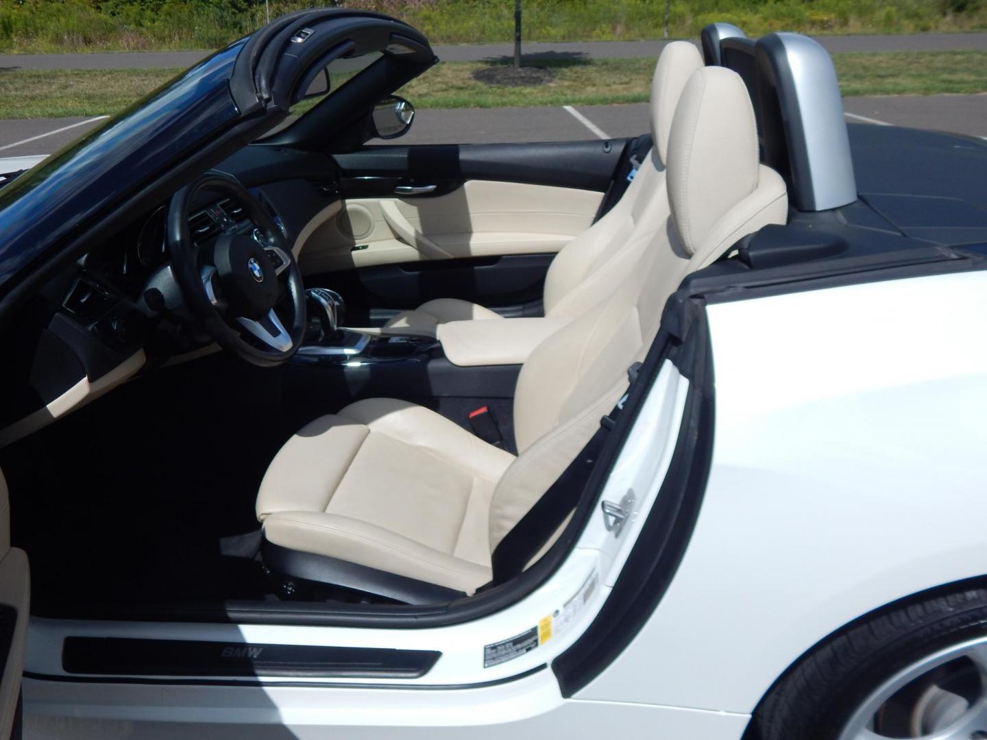 2016 White /Beige BMW Z4 sDrive28i (WBALL5C54G5) with an 2.0L L4 DOHC 16V TURBO engine, Automatic transmission, located at 6528 Lower York Road, New Hope, PA, 18938, (215) 862-9555, 40.358707, -74.977882 - Here we have a beautifully kept, 17k millage, BMW Z4 with a 2.0L Turbo 4 cylinder putting power to the rear wheels via a smooth shifting automatic transmission. Options include: white paint, beige leather interior, wood trim, 2 master keys, cruise control, tilt steering wheel, power windows/locks/mi - Photo#15