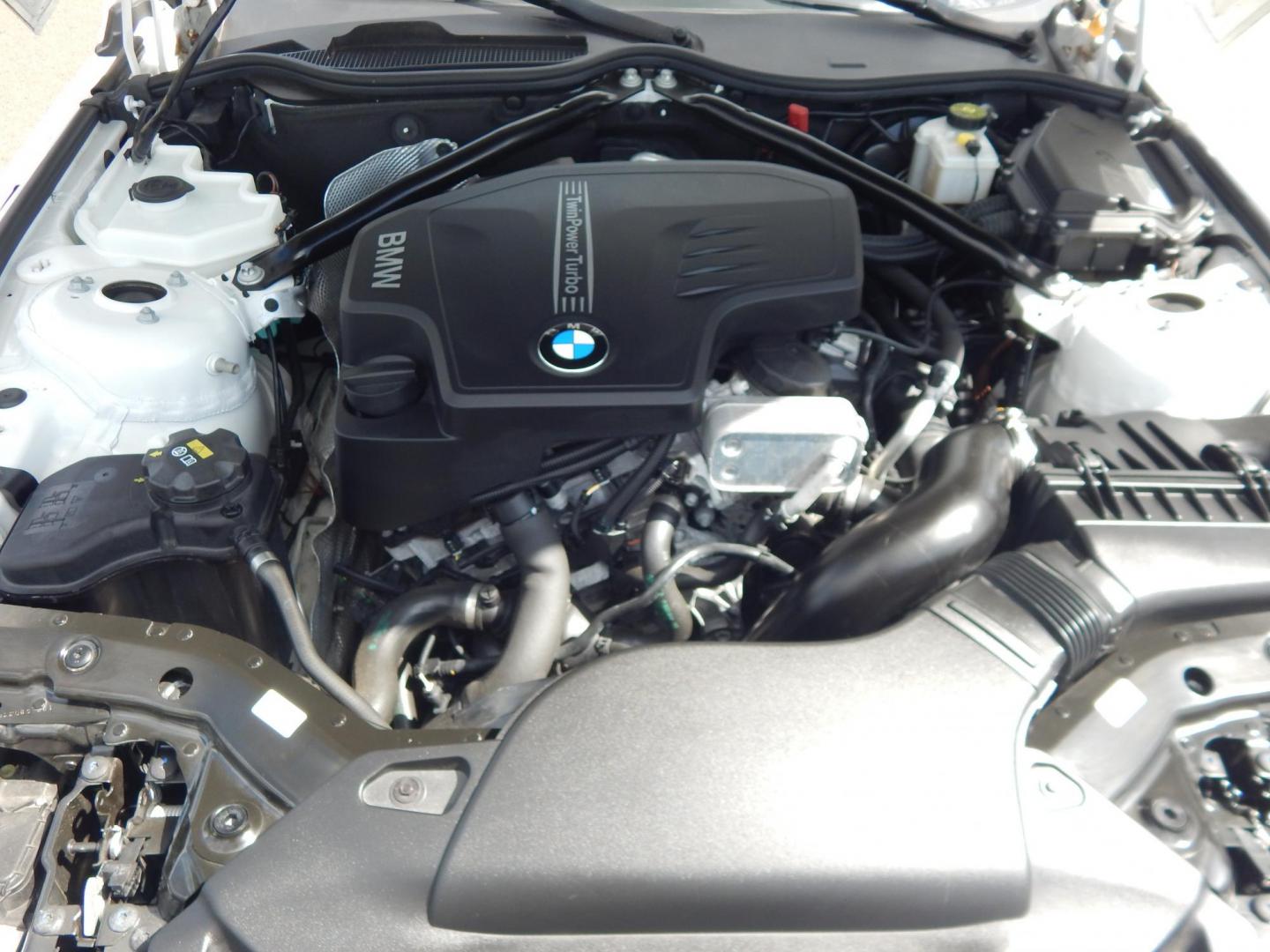 2016 White /Beige BMW Z4 sDrive28i (WBALL5C54G5) with an 2.0L L4 DOHC 16V TURBO engine, Automatic transmission, located at 6528 Lower York Road, New Hope, PA, 18938, (215) 862-9555, 40.358707, -74.977882 - Here we have a beautifully kept, 17k millage, BMW Z4 with a 2.0L Turbo 4 cylinder putting power to the rear wheels via a smooth shifting automatic transmission. Options include: white paint, beige leather interior, wood trim, 2 master keys, cruise control, tilt steering wheel, power windows/locks/mi - Photo#22
