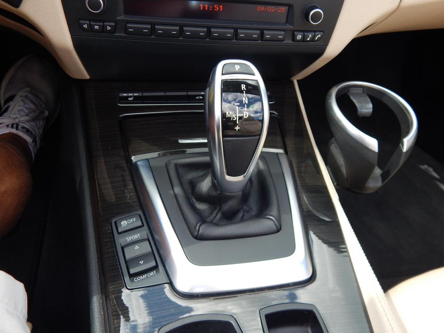 2016 White /Beige BMW Z4 sDrive28i (WBALL5C54G5) with an 2.0L L4 DOHC 16V TURBO engine, Automatic transmission, located at 6528 Lower York Road, New Hope, PA, 18938, (215) 862-9555, 40.358707, -74.977882 - Here we have a beautifully kept, 17k millage, BMW Z4 with a 2.0L Turbo 4 cylinder putting power to the rear wheels via a smooth shifting automatic transmission. Options include: white paint, beige leather interior, wood trim, 2 master keys, cruise control, tilt steering wheel, power windows/locks/mi - Photo#25