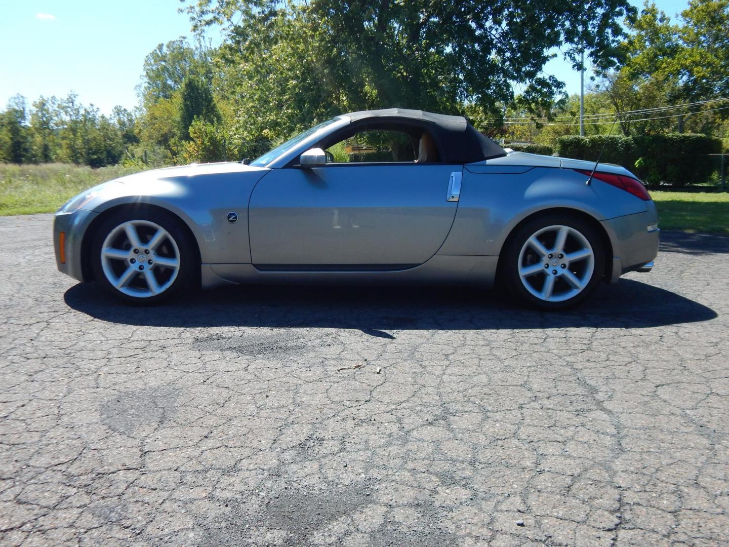 2004 Silver /Tan Nissan 350Z Enthusiast Roadster (JN1AZ36A14M) with an 3.5L V6 DOHC 24V engine, 6-Speed Manual Overdrive transmission, located at 6528 Lower York Road, New Hope, PA, 18938, (215) 862-9555, 40.358707, -74.977882 - Here we have a very fun to drive, Convertible Nissan 350z with a 3.5L V6 putting power to the rear wheels via a smooth shifting automatic transmission. Options include: tan leather sport seats, power seats, power convertible top, heat, A/C, AM/FM/CD/TAPE radio, navigation, tilt steering wheel, power - Photo#2