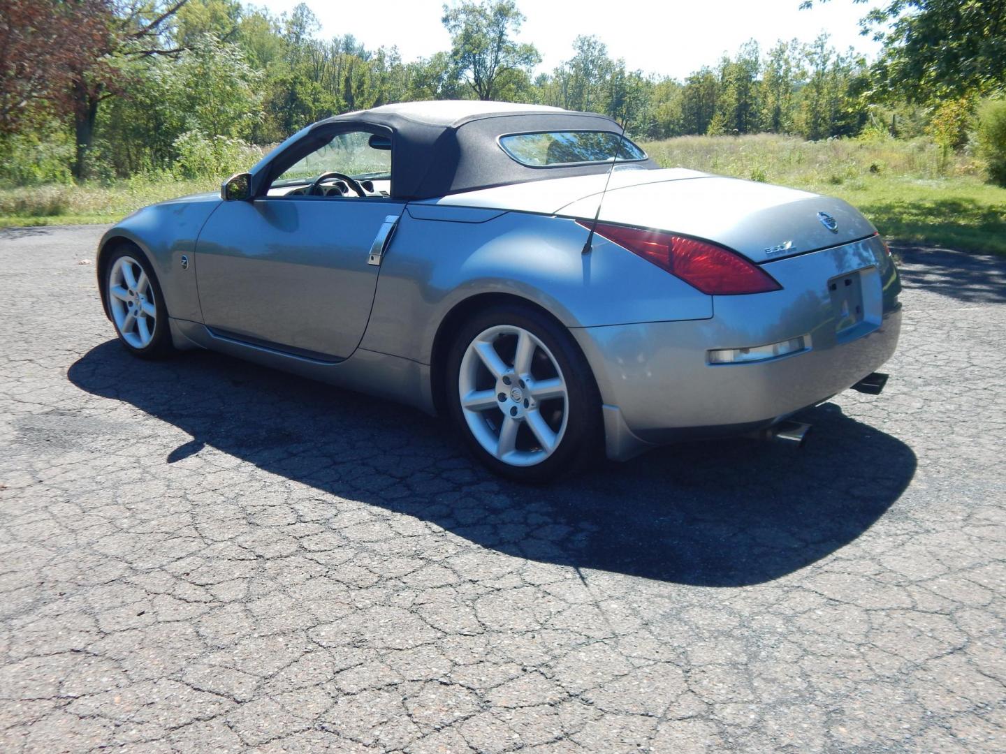 2004 Silver /Tan Nissan 350Z Enthusiast Roadster (JN1AZ36A14M) with an 3.5L V6 DOHC 24V engine, 6-Speed Manual Overdrive transmission, located at 6528 Lower York Road, New Hope, PA, 18938, (215) 862-9555, 40.358707, -74.977882 - Here we have a very fun to drive, Convertible Nissan 350z with a 3.5L V6 putting power to the rear wheels via a smooth shifting automatic transmission. Options include: tan leather sport seats, power seats, power convertible top, heat, A/C, AM/FM/CD/TAPE radio, navigation, tilt steering wheel, power - Photo#4