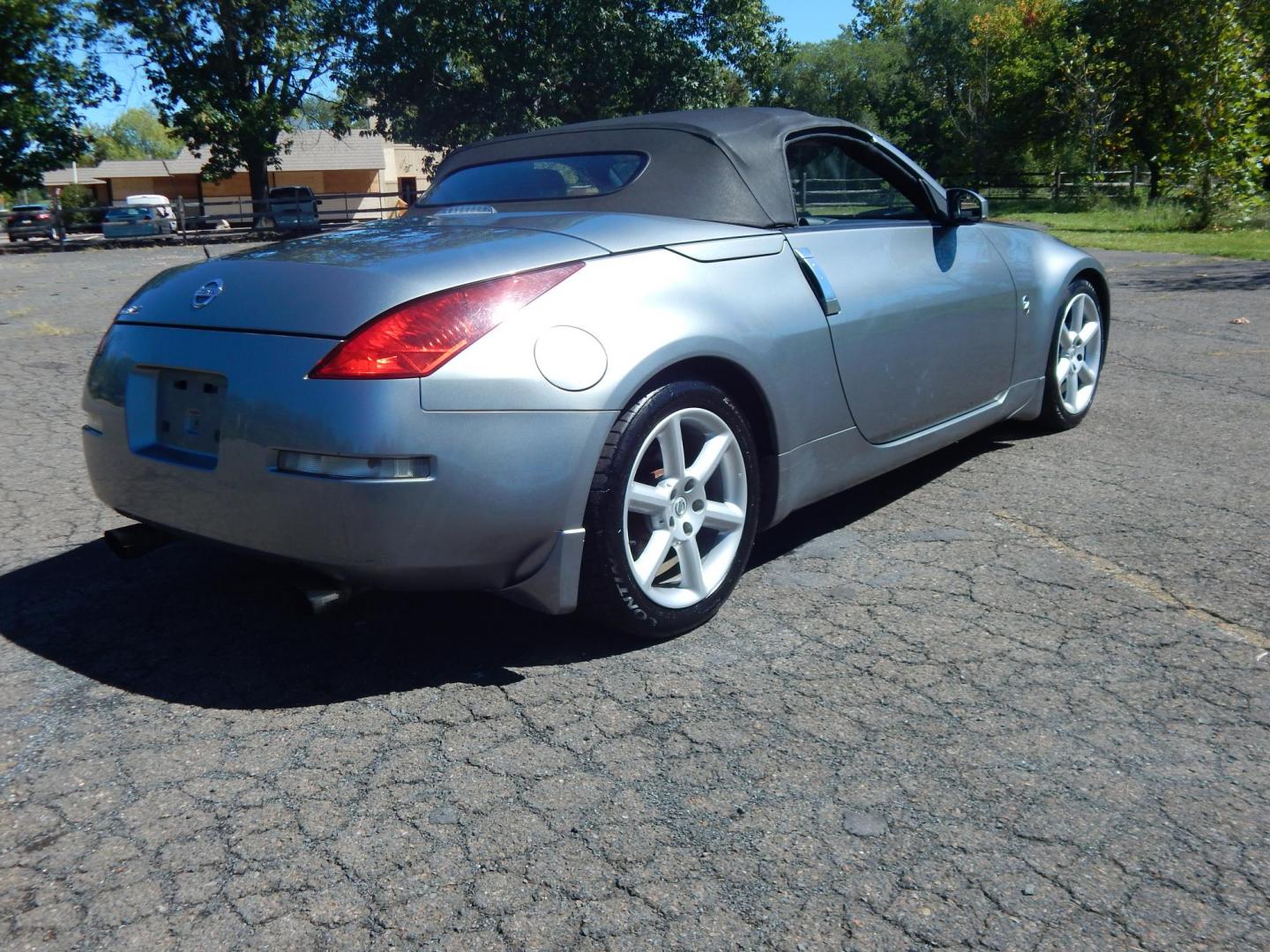 2004 Silver /Tan Nissan 350Z Enthusiast Roadster (JN1AZ36A14M) with an 3.5L V6 DOHC 24V engine, 6-Speed Manual Overdrive transmission, located at 6528 Lower York Road, New Hope, PA, 18938, (215) 862-9555, 40.358707, -74.977882 - Here we have a very fun to drive, Convertible Nissan 350z with a 3.5L V6 putting power to the rear wheels via a smooth shifting automatic transmission. Options include: tan leather sport seats, power seats, power convertible top, heat, A/C, AM/FM/CD/TAPE radio, navigation, tilt steering wheel, power - Photo#5