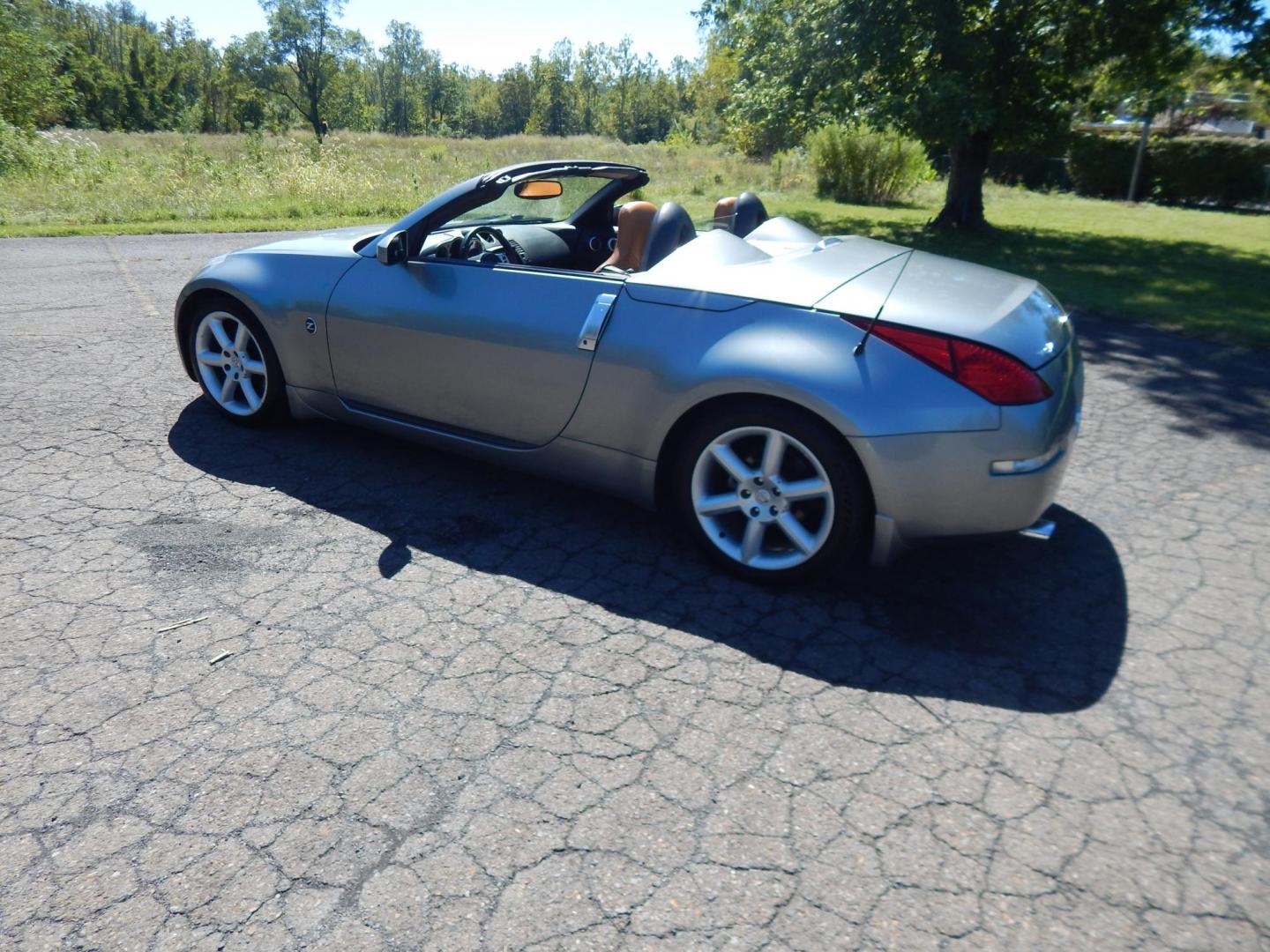 2004 Silver /Tan Nissan 350Z Enthusiast Roadster (JN1AZ36A14M) with an 3.5L V6 DOHC 24V engine, 6-Speed Manual Overdrive transmission, located at 6528 Lower York Road, New Hope, PA, 18938, (215) 862-9555, 40.358707, -74.977882 - Here we have a very fun to drive, Convertible Nissan 350z with a 3.5L V6 putting power to the rear wheels via a smooth shifting automatic transmission. Options include: tan leather sport seats, power seats, power convertible top, heat, A/C, AM/FM/CD/TAPE radio, navigation, tilt steering wheel, power - Photo#3