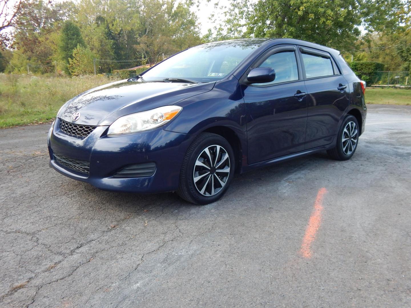 2013 Blue /Gray Toyota Matrix L (2T1KU4EE5DC) with an 1.8L L4 DOHC 16V engine, Automatic transmission, located at 6528 Lower York Road, New Hope, PA, 18938, (215) 862-9555, 40.358707, -74.977882 - Here we have a Toyota Matrix L with a 1.8L inline 4 cylinder putting power to the front wheels via an automatic transmission. Options include: gray cloth seats, heat and cold AC, front and rear windshield defrost, AM/FM/CD/MEDIA radio, cruise control, tilt steering wheel, traction control, power win - Photo#0