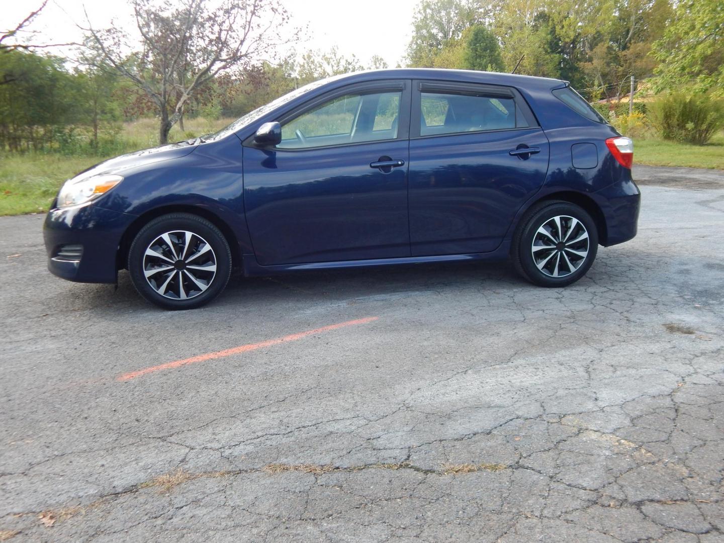 2013 Blue /Gray Toyota Matrix L (2T1KU4EE5DC) with an 1.8L L4 DOHC 16V engine, Automatic transmission, located at 6528 Lower York Road, New Hope, PA, 18938, (215) 862-9555, 40.358707, -74.977882 - Here we have a Toyota Matrix L with a 1.8L inline 4 cylinder putting power to the front wheels via an automatic transmission. Options include: gray cloth seats, heat and cold AC, front and rear windshield defrost, AM/FM/CD/MEDIA radio, cruise control, tilt steering wheel, traction control, power win - Photo#1