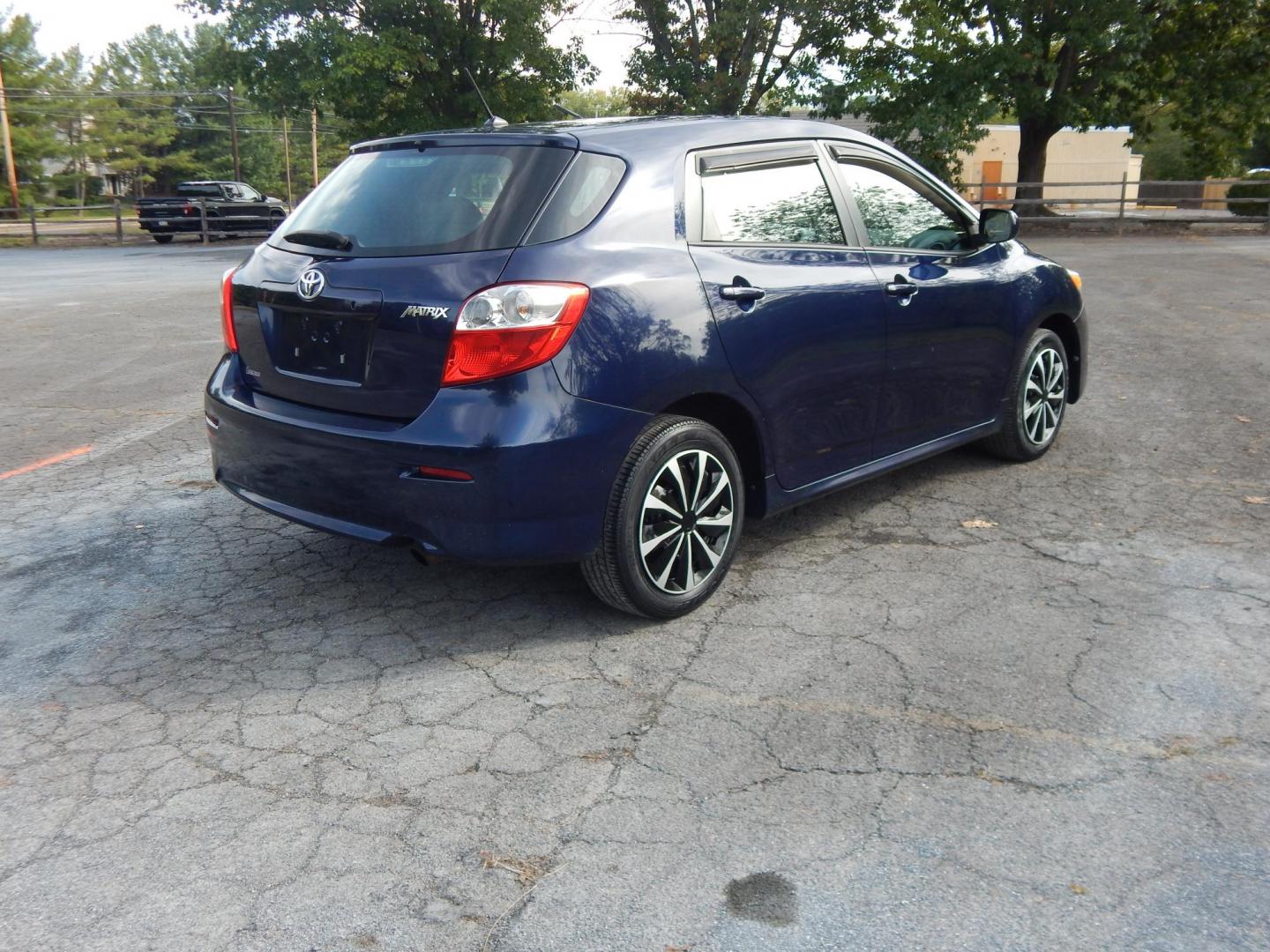 2013 Blue /Gray Toyota Matrix L (2T1KU4EE5DC) with an 1.8L L4 DOHC 16V engine, Automatic transmission, located at 6528 Lower York Road, New Hope, PA, 18938, (215) 862-9555, 40.358707, -74.977882 - Here we have a Toyota Matrix L with a 1.8L inline 4 cylinder putting power to the front wheels via an automatic transmission. Options include: gray cloth seats, heat and cold AC, front and rear windshield defrost, AM/FM/CD/MEDIA radio, cruise control, tilt steering wheel, traction control, power win - Photo#3