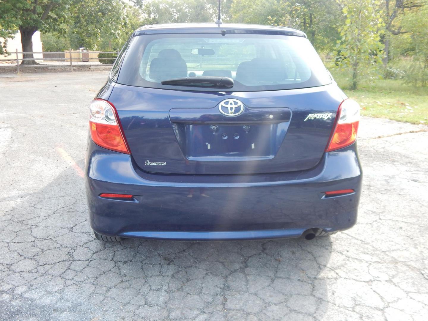 2013 Blue /Gray Toyota Matrix L (2T1KU4EE5DC) with an 1.8L L4 DOHC 16V engine, Automatic transmission, located at 6528 Lower York Road, New Hope, PA, 18938, (215) 862-9555, 40.358707, -74.977882 - Here we have a Toyota Matrix L with a 1.8L inline 4 cylinder putting power to the front wheels via an automatic transmission. Options include: gray cloth seats, heat and cold AC, front and rear windshield defrost, AM/FM/CD/MEDIA radio, cruise control, tilt steering wheel, traction control, power win - Photo#7