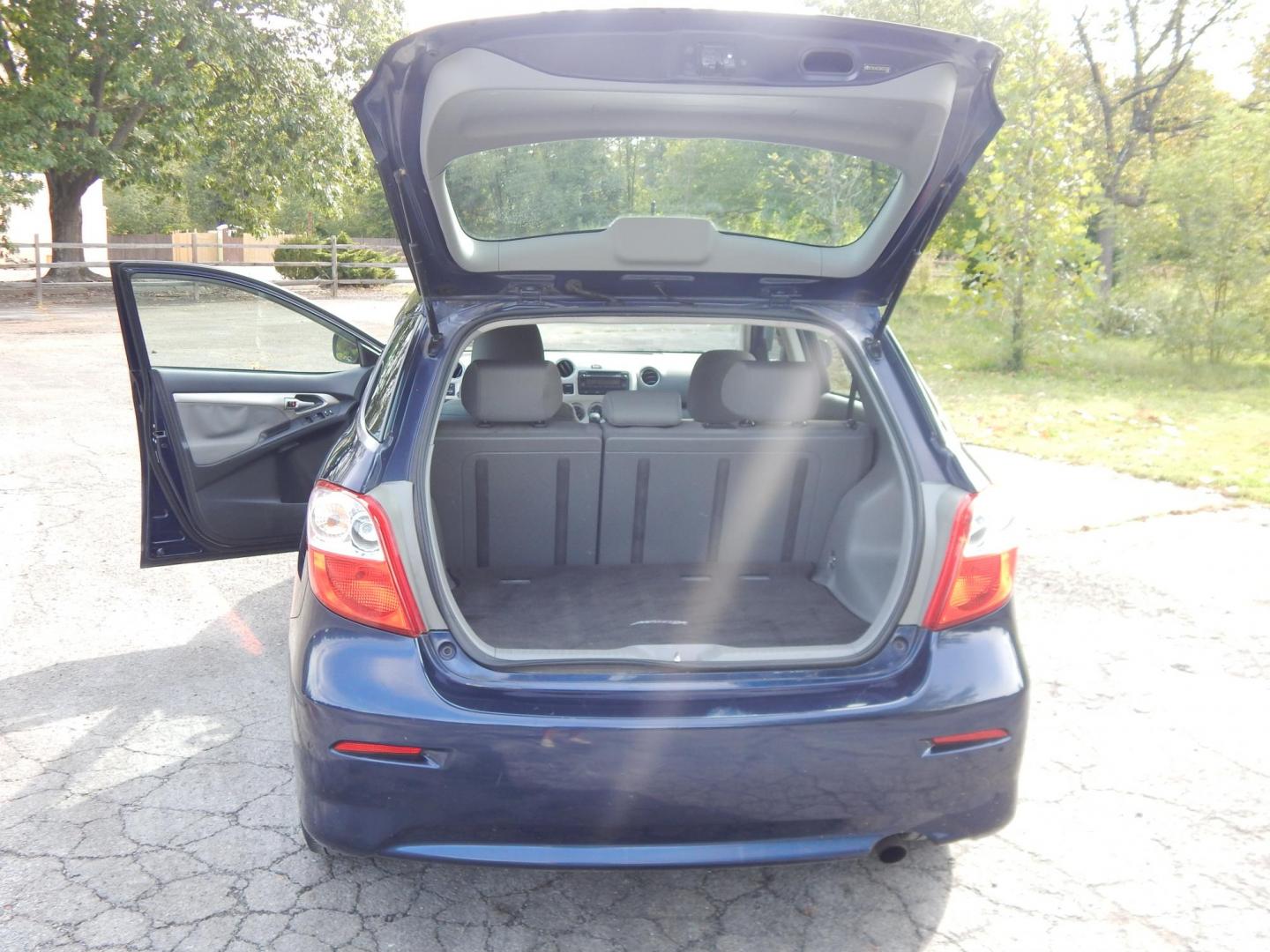 2013 Blue /Gray Toyota Matrix L (2T1KU4EE5DC) with an 1.8L L4 DOHC 16V engine, Automatic transmission, located at 6528 Lower York Road, New Hope, PA, 18938, (215) 862-9555, 40.358707, -74.977882 - Here we have a Toyota Matrix L with a 1.8L inline 4 cylinder putting power to the front wheels via an automatic transmission. Options include: gray cloth seats, heat and cold AC, front and rear windshield defrost, AM/FM/CD/MEDIA radio, cruise control, tilt steering wheel, traction control, power win - Photo#12