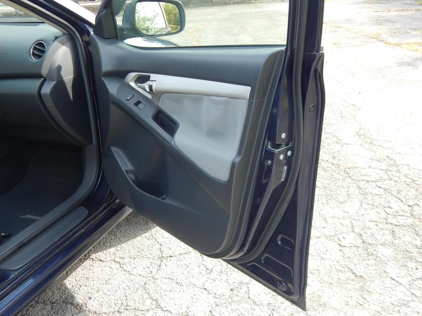 2013 Blue /Gray Toyota Matrix L (2T1KU4EE5DC) with an 1.8L L4 DOHC 16V engine, Automatic transmission, located at 6528 Lower York Road, New Hope, PA, 18938, (215) 862-9555, 40.358707, -74.977882 - Here we have a Toyota Matrix L with a 1.8L inline 4 cylinder putting power to the front wheels via an automatic transmission. Options include: gray cloth seats, heat and cold AC, front and rear windshield defrost, AM/FM/CD/MEDIA radio, cruise control, tilt steering wheel, traction control, power win - Photo#13