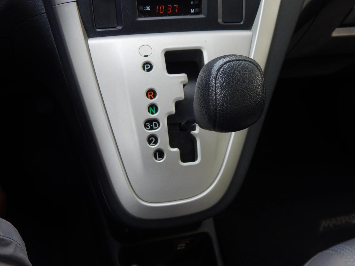 2013 Blue /Gray Toyota Matrix L (2T1KU4EE5DC) with an 1.8L L4 DOHC 16V engine, Automatic transmission, located at 6528 Lower York Road, New Hope, PA, 18938, (215) 862-9555, 40.358707, -74.977882 - Here we have a Toyota Matrix L with a 1.8L inline 4 cylinder putting power to the front wheels via an automatic transmission. Options include: gray cloth seats, heat and cold AC, front and rear windshield defrost, AM/FM/CD/MEDIA radio, cruise control, tilt steering wheel, traction control, power win - Photo#21