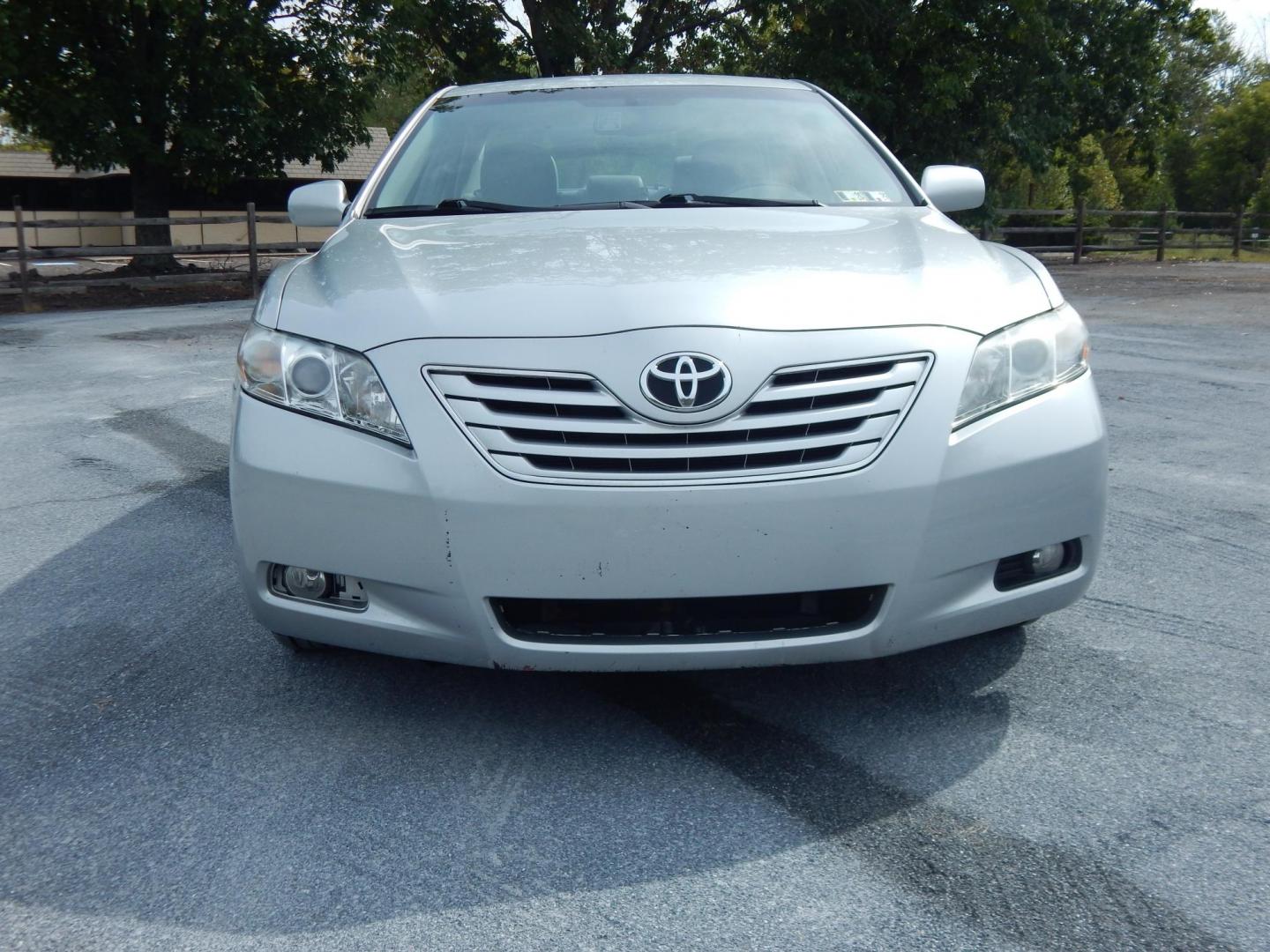 2007 Silver /Gray Toyota Camry XLE 5-Spd AT (4T1BE46K47U) with an 2.4L L4 DOHC 16V engine, 5-Speed Automatic Overdrive transmission, located at 6528 Lower York Road, New Hope, PA, 18938, (215) 862-9555, 40.358707, -74.977882 - Here we have a ONE OWNER, Toyota Camry with a 2.4L inline 4 cylinder engine putting power to the front wheels via a smooth shifting automatic transmission. Options include: gray leather, wood trim, power seats, sunroof, heated front seats, dual climate controls, AM/FM/CD/AUX radio, cruise control, t - Photo#6