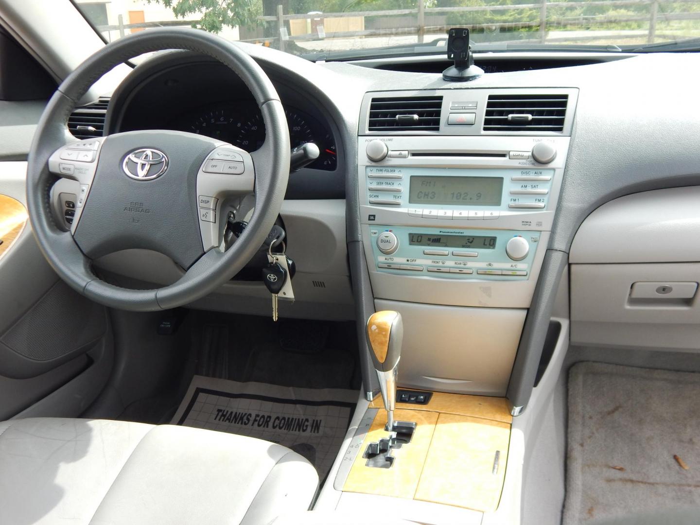 2007 Silver /Gray Toyota Camry XLE 5-Spd AT (4T1BE46K47U) with an 2.4L L4 DOHC 16V engine, 5-Speed Automatic Overdrive transmission, located at 6528 Lower York Road, New Hope, PA, 18938, (215) 862-9555, 40.358707, -74.977882 - Here we have a ONE OWNER, Toyota Camry with a 2.4L inline 4 cylinder engine putting power to the front wheels via a smooth shifting automatic transmission. Options include: gray leather, wood trim, power seats, sunroof, heated front seats, dual climate controls, AM/FM/CD/AUX radio, cruise control, t - Photo#15
