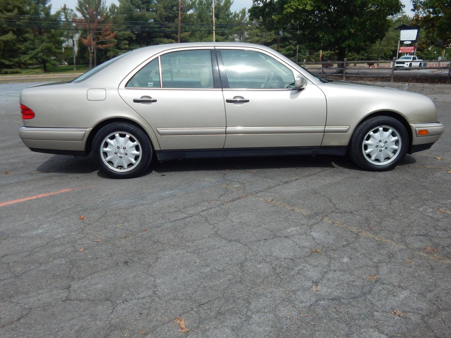 1999 Gold /Tan Mercedes-Benz E-Class E300 (WDBJF25HXXA) with an 3.0L L6 DOHC 24V TURBO DIESEL engine, 5-Speed Automatic Overdrive transmission, located at 6528 Lower York Road, New Hope, PA, 18938, (215) 862-9555, 40.358707, -74.977882 - Here we have a very nicely kept, 2 owner and no accident, 1999 Mercedes E300 with a 3.0L inline 6 cylinder turbo Diesel engine putting power to the rear wheels via an automatic transmission. Options include: tan leather with wood trim, sunroof, power seats, memory seats, AM/FM/CD/TAPE radio, dual cl - Photo#4