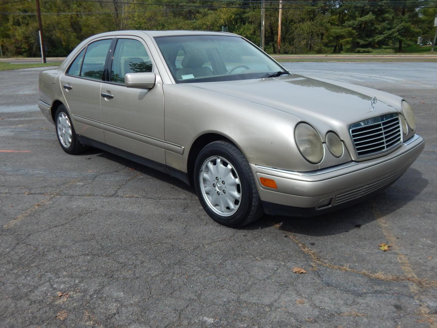 1999 Gold /Tan Mercedes-Benz E-Class E300 (WDBJF25HXXA) with an 3.0L L6 DOHC 24V TURBO DIESEL engine, 5-Speed Automatic Overdrive transmission, located at 6528 Lower York Road, New Hope, PA, 18938, (215) 862-9555, 40.358707, -74.977882 - Here we have a very nicely kept, 2 owner and no accident, 1999 Mercedes E300 with a 3.0L inline 6 cylinder turbo Diesel engine putting power to the rear wheels via an automatic transmission. Options include: tan leather with wood trim, sunroof, power seats, memory seats, AM/FM/CD/TAPE radio, dual cl - Photo#5