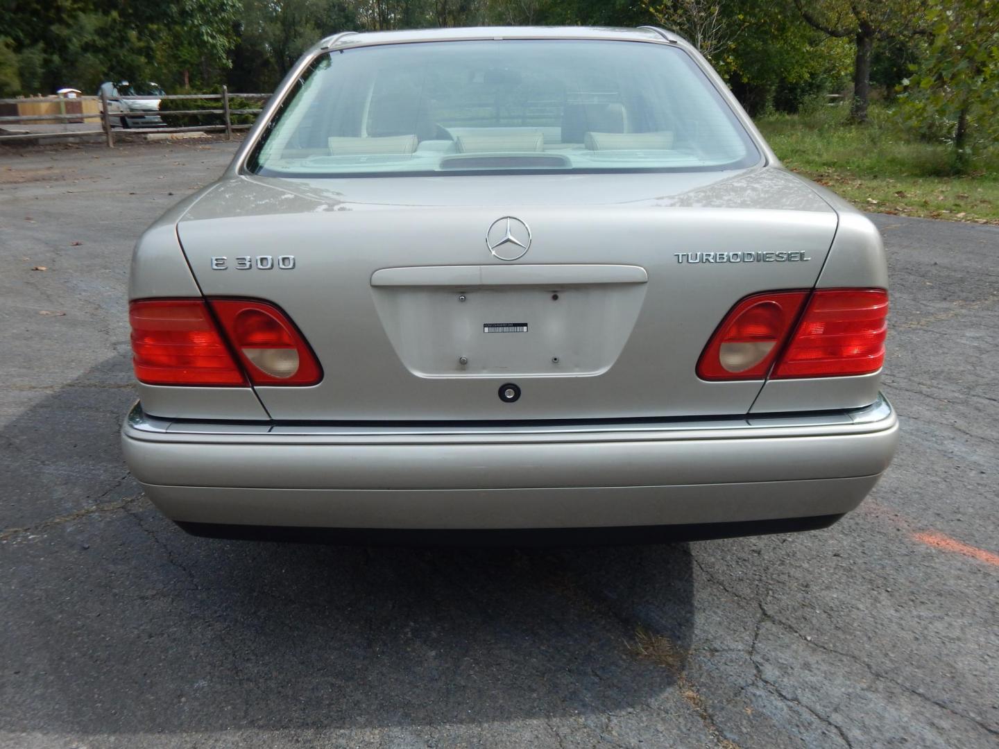 1999 Gold /Tan Mercedes-Benz E-Class E300 (WDBJF25HXXA) with an 3.0L L6 DOHC 24V TURBO DIESEL engine, 5-Speed Automatic Overdrive transmission, located at 6528 Lower York Road, New Hope, PA, 18938, (215) 862-9555, 40.358707, -74.977882 - Here we have a very nicely kept, 2 owner and no accident, 1999 Mercedes E300 with a 3.0L inline 6 cylinder turbo Diesel engine putting power to the rear wheels via an automatic transmission. Options include: tan leather with wood trim, sunroof, power seats, memory seats, AM/FM/CD/TAPE radio, dual cl - Photo#7