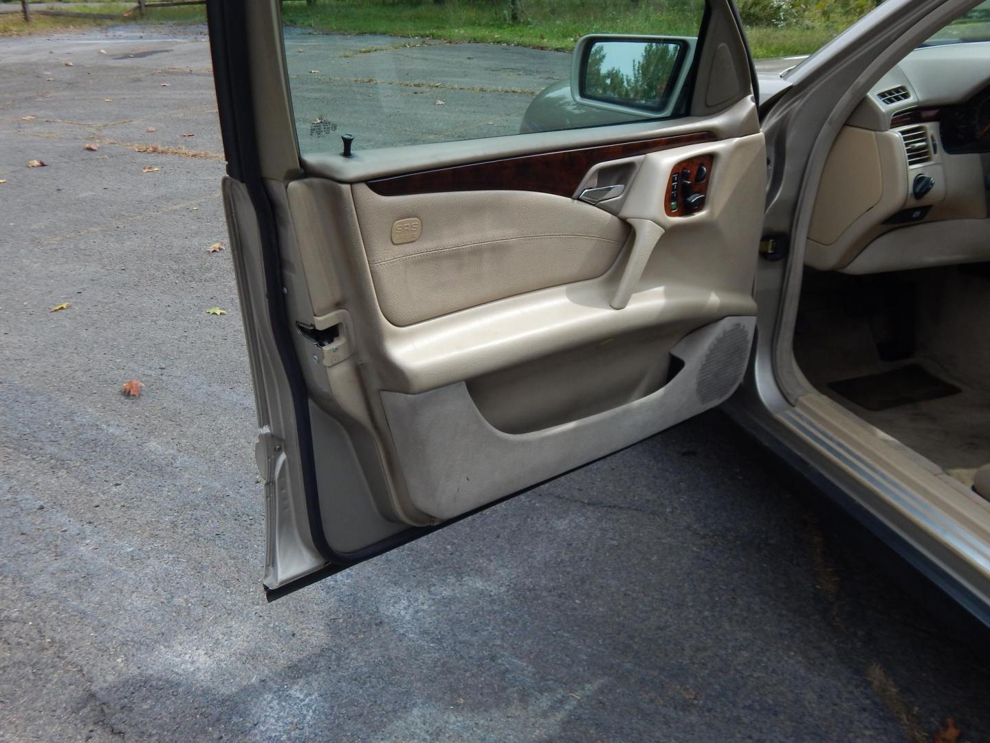 1999 Gold /Tan Mercedes-Benz E-Class E300 (WDBJF25HXXA) with an 3.0L L6 DOHC 24V TURBO DIESEL engine, 5-Speed Automatic Overdrive transmission, located at 6528 Lower York Road, New Hope, PA, 18938, (215) 862-9555, 40.358707, -74.977882 - Here we have a very nicely kept, 2 owner and no accident, 1999 Mercedes E300 with a 3.0L inline 6 cylinder turbo Diesel engine putting power to the rear wheels via an automatic transmission. Options include: tan leather with wood trim, sunroof, power seats, memory seats, AM/FM/CD/TAPE radio, dual cl - Photo#10