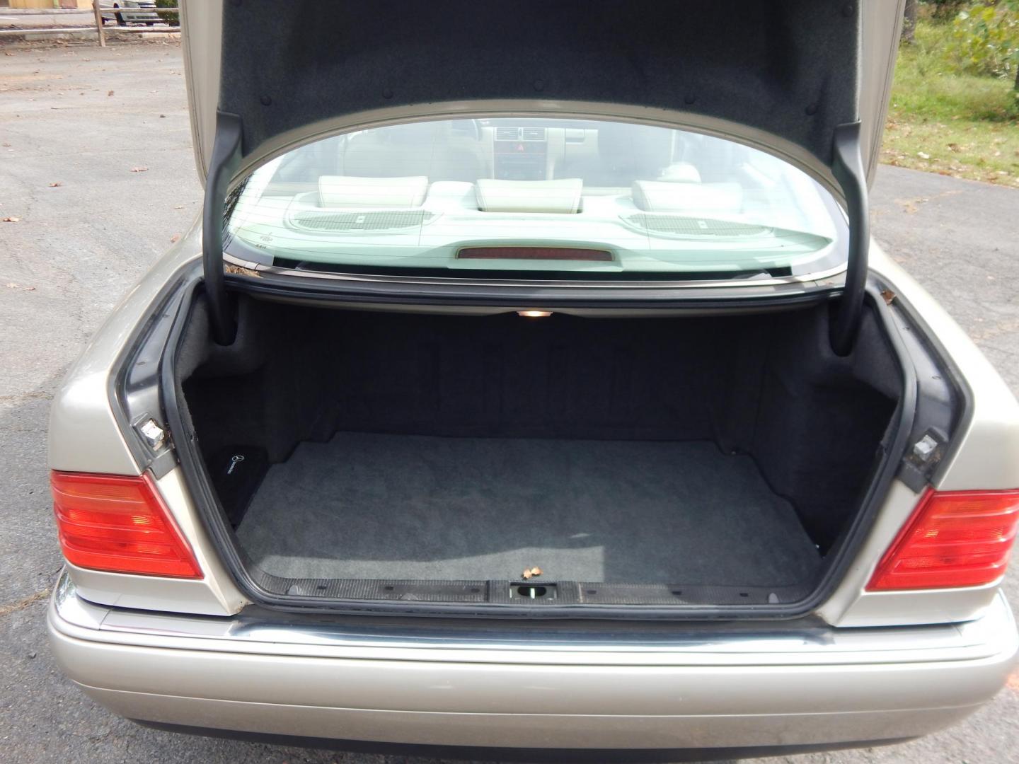 1999 Gold /Tan Mercedes-Benz E-Class E300 (WDBJF25HXXA) with an 3.0L L6 DOHC 24V TURBO DIESEL engine, 5-Speed Automatic Overdrive transmission, located at 6528 Lower York Road, New Hope, PA, 18938, (215) 862-9555, 40.358707, -74.977882 - Here we have a very nicely kept, 2 owner and no accident, 1999 Mercedes E300 with a 3.0L inline 6 cylinder turbo Diesel engine putting power to the rear wheels via an automatic transmission. Options include: tan leather with wood trim, sunroof, power seats, memory seats, AM/FM/CD/TAPE radio, dual cl - Photo#8