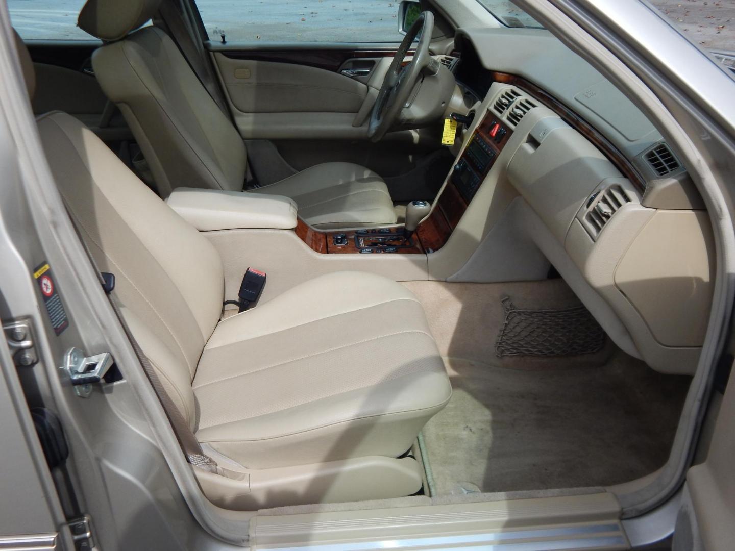 1999 Gold /Tan Mercedes-Benz E-Class E300 (WDBJF25HXXA) with an 3.0L L6 DOHC 24V TURBO DIESEL engine, 5-Speed Automatic Overdrive transmission, located at 6528 Lower York Road, New Hope, PA, 18938, (215) 862-9555, 40.358707, -74.977882 - Here we have a very nicely kept, 2 owner and no accident, 1999 Mercedes E300 with a 3.0L inline 6 cylinder turbo Diesel engine putting power to the rear wheels via an automatic transmission. Options include: tan leather with wood trim, sunroof, power seats, memory seats, AM/FM/CD/TAPE radio, dual cl - Photo#16