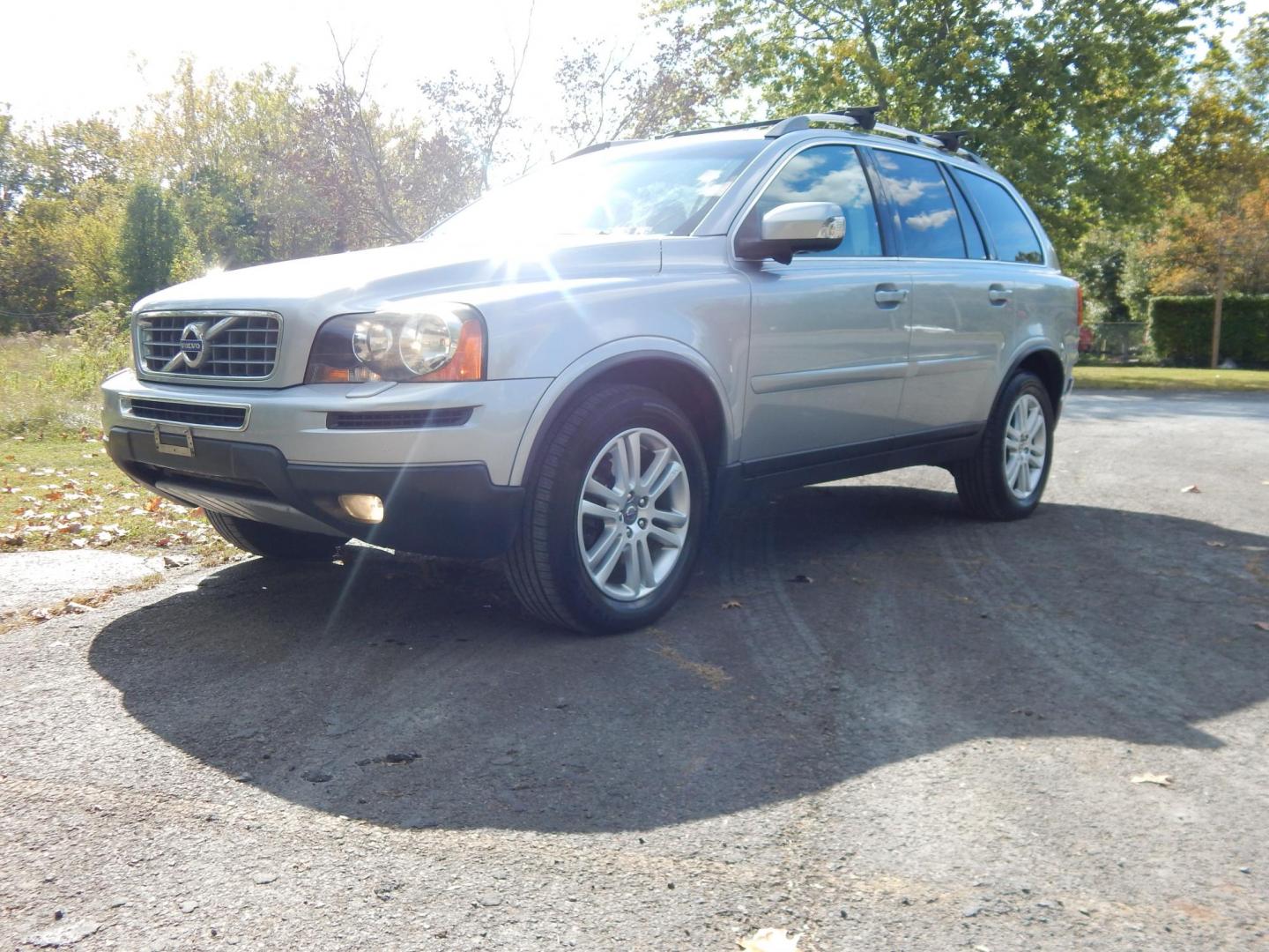 2011 Silver /Black Volvo XC90 3.2 AWD 7-Passenger (YV4952CZ8B1) with an 3.2L L6 DOHC 24V engine, 6-Speed Automatic transmission, located at 6528 Lower York Road, New Hope, PA, 18938, (215) 862-9555, 40.358707, -74.977882 - Here we have a Volvo XC90 with a 3.2L inline 6 cylinder engine putting power to all four wheels via a smooth shifting automatic transmission. Options include: black leather with wood trim, power front seats, heated front seats, dual climate controls, AM/FM/CD radio, tilt steering wheel, cruise contr - Photo#0