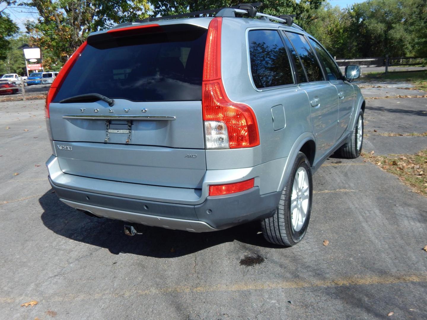 2011 Silver /Black Volvo XC90 3.2 AWD 7-Passenger (YV4952CZ8B1) with an 3.2L L6 DOHC 24V engine, 6-Speed Automatic transmission, located at 6528 Lower York Road, New Hope, PA, 18938, (215) 862-9555, 40.358707, -74.977882 - Here we have a Volvo XC90 with a 3.2L inline 6 cylinder engine putting power to all four wheels via a smooth shifting automatic transmission. Options include: black leather with wood trim, power front seats, heated front seats, dual climate controls, AM/FM/CD radio, tilt steering wheel, cruise contr - Photo#4