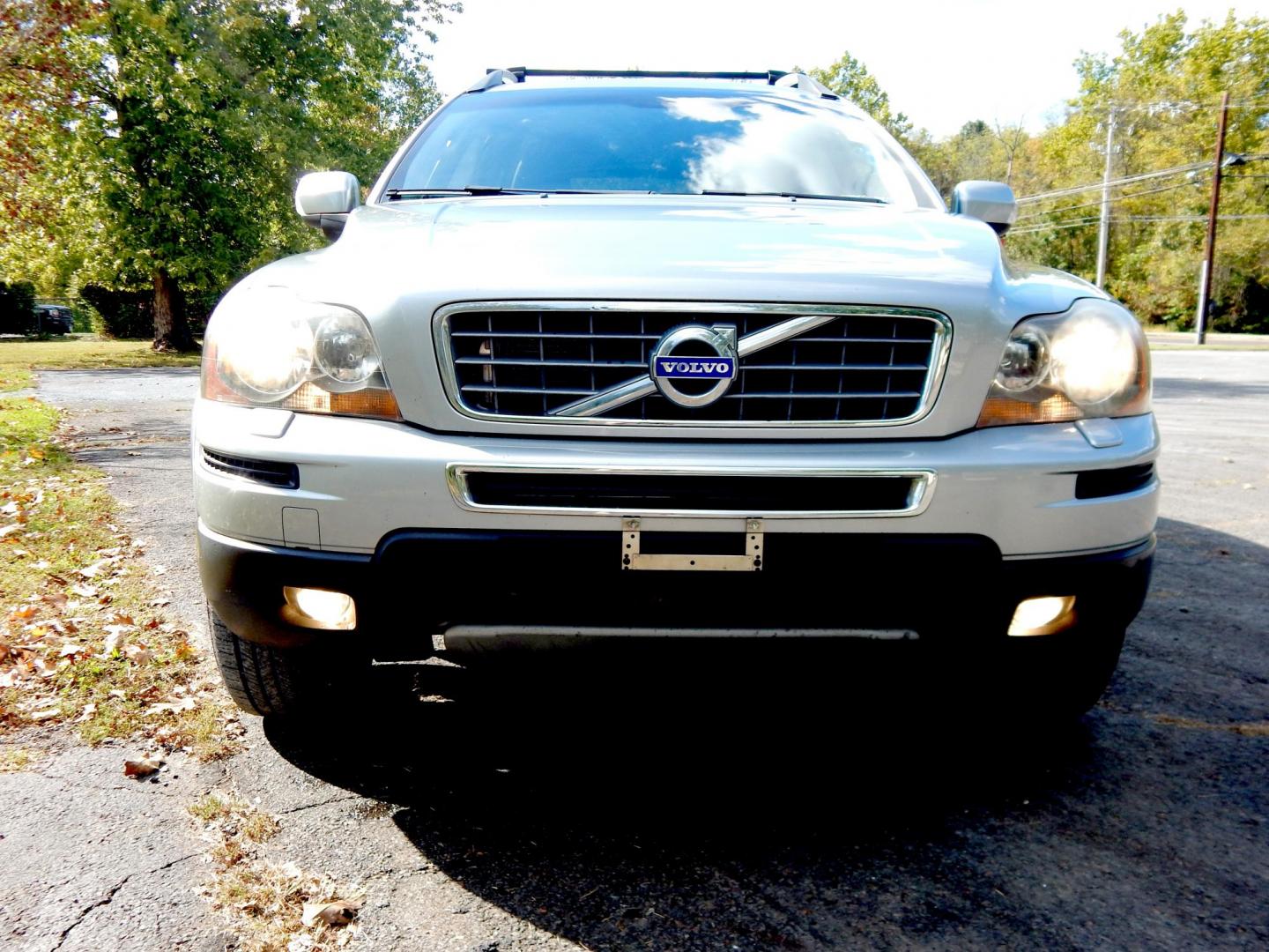 2011 Silver /Black Volvo XC90 3.2 AWD 7-Passenger (YV4952CZ8B1) with an 3.2L L6 DOHC 24V engine, 6-Speed Automatic transmission, located at 6528 Lower York Road, New Hope, PA, 18938, (215) 862-9555, 40.358707, -74.977882 - Here we have a Volvo XC90 with a 3.2L inline 6 cylinder engine putting power to all four wheels via a smooth shifting automatic transmission. Options include: black leather with wood trim, power front seats, heated front seats, dual climate controls, AM/FM/CD radio, tilt steering wheel, cruise contr - Photo#8
