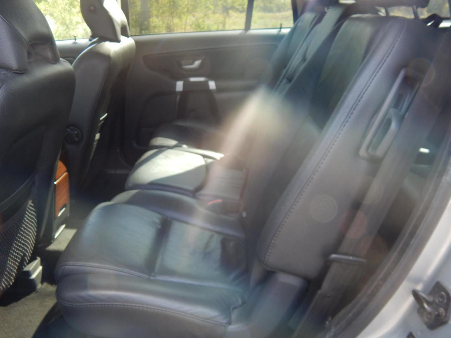 2011 Silver /Black Volvo XC90 3.2 AWD 7-Passenger (YV4952CZ8B1) with an 3.2L L6 DOHC 24V engine, 6-Speed Automatic transmission, located at 6528 Lower York Road, New Hope, PA, 18938, (215) 862-9555, 40.358707, -74.977882 - Here we have a Volvo XC90 with a 3.2L inline 6 cylinder engine putting power to all four wheels via a smooth shifting automatic transmission. Options include: black leather with wood trim, power front seats, heated front seats, dual climate controls, AM/FM/CD radio, tilt steering wheel, cruise contr - Photo#14