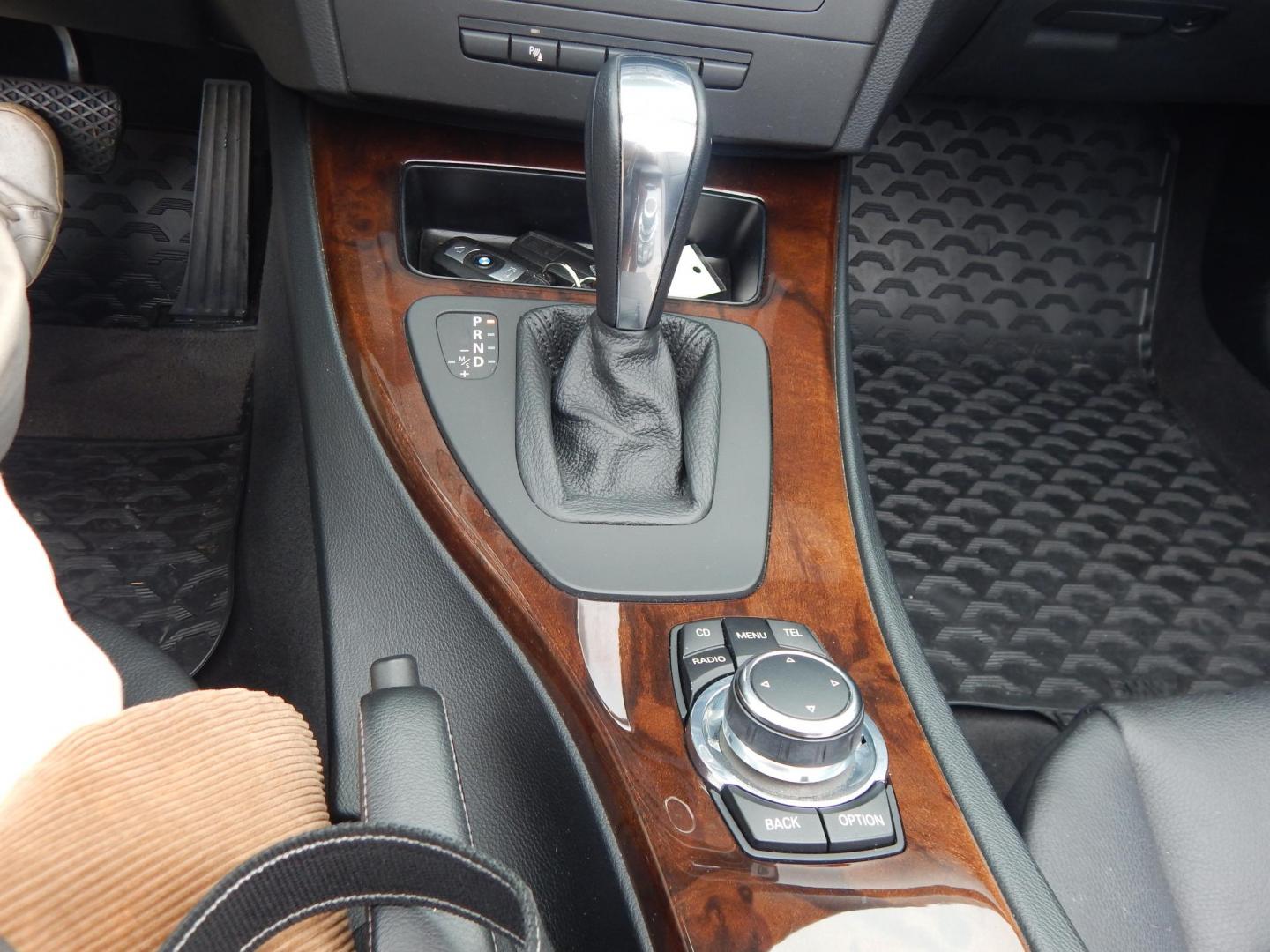 2011 Silver /Black BMW 3-Series 335i Convertible (WBADX7C50BE) with an 3.0L L6 DOHC 24V engine, Automatic transmission, located at 6528 Lower York Road, New Hope, PA, 18938, (215) 862-9555, 40.358707, -74.977882 - Here we have a very nice BMW 335i hard top convertible with a 3.0L turbo six cylinder engine putting power to the rear wheels via a smooth shifting automatic transmission. Options include: black leather, wood trim, dual power seats, heated seats, dual climate controls, AM/FM/CD/AUX radio, automatic - Photo#3