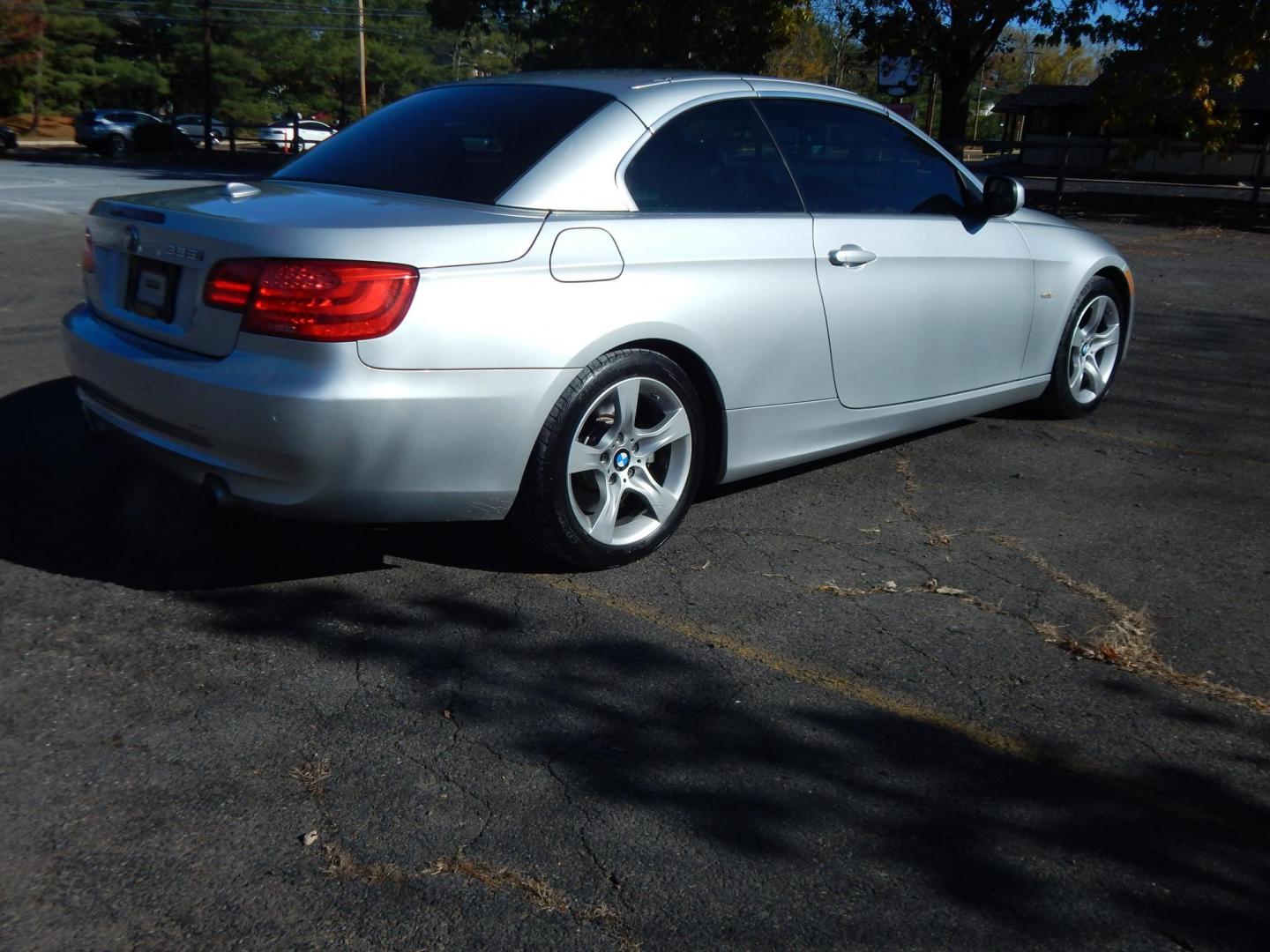 2011 Silver /Black BMW 3-Series 335i Convertible (WBADX7C50BE) with an 3.0L L6 DOHC 24V engine, Automatic transmission, located at 6528 Lower York Road, New Hope, PA, 18938, (215) 862-9555, 40.358707, -74.977882 - Here we have a very nice BMW 335i hard top convertible with a 3.0L turbo six cylinder engine putting power to the rear wheels via a smooth shifting automatic transmission. Options include: black leather, wood trim, dual power seats, heated seats, dual climate controls, AM/FM/CD/AUX radio, automatic - Photo#9
