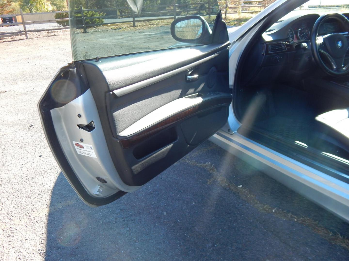 2011 Silver /Black BMW 3-Series 335i Convertible (WBADX7C50BE) with an 3.0L L6 DOHC 24V engine, Automatic transmission, located at 6528 Lower York Road, New Hope, PA, 18938, (215) 862-9555, 40.358707, -74.977882 - Here we have a very nice BMW 335i hard top convertible with a 3.0L turbo six cylinder engine putting power to the rear wheels via a smooth shifting automatic transmission. Options include: black leather, wood trim, dual power seats, heated seats, dual climate controls, AM/FM/CD/AUX radio, automatic - Photo#14