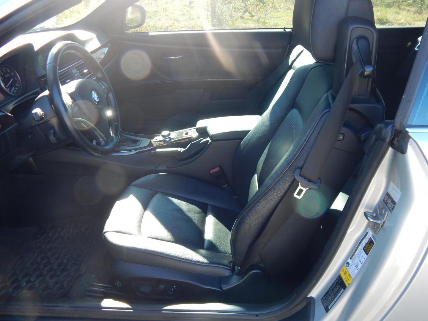 2011 Silver /Black BMW 3-Series 335i Convertible (WBADX7C50BE) with an 3.0L L6 DOHC 24V engine, Automatic transmission, located at 6528 Lower York Road, New Hope, PA, 18938, (215) 862-9555, 40.358707, -74.977882 - Here we have a very nice BMW 335i hard top convertible with a 3.0L turbo six cylinder engine putting power to the rear wheels via a smooth shifting automatic transmission. Options include: black leather, wood trim, dual power seats, heated seats, dual climate controls, AM/FM/CD/AUX radio, automatic - Photo#15