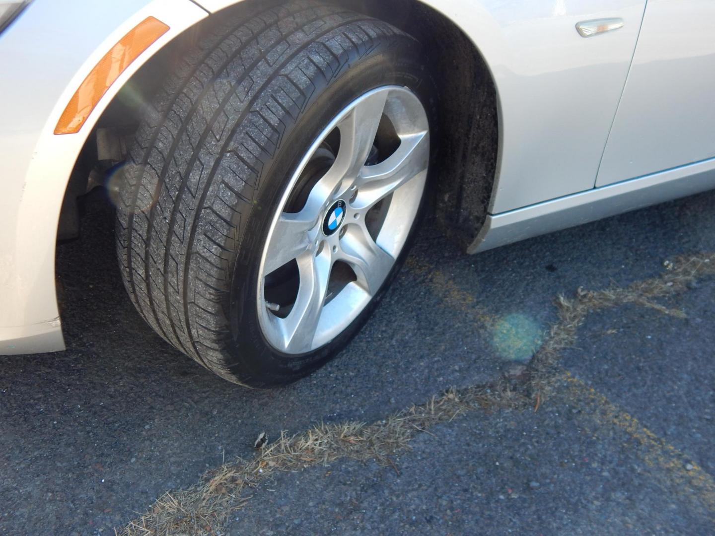 2011 Silver /Black BMW 3-Series 335i Convertible (WBADX7C50BE) with an 3.0L L6 DOHC 24V engine, Automatic transmission, located at 6528 Lower York Road, New Hope, PA, 18938, (215) 862-9555, 40.358707, -74.977882 - Here we have a very nice BMW 335i hard top convertible with a 3.0L turbo six cylinder engine putting power to the rear wheels via a smooth shifting automatic transmission. Options include: black leather, wood trim, dual power seats, heated seats, dual climate controls, AM/FM/CD/AUX radio, automatic - Photo#24