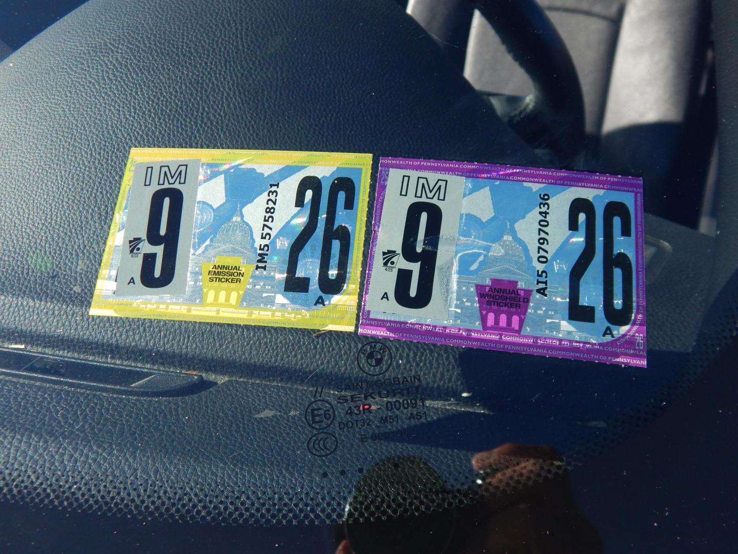 2011 Silver /Black BMW 3-Series 335i Convertible (WBADX7C50BE) with an 3.0L L6 DOHC 24V engine, Automatic transmission, located at 6528 Lower York Road, New Hope, PA, 18938, (215) 862-9555, 40.358707, -74.977882 - Here we have a very nice BMW 335i hard top convertible with a 3.0L turbo six cylinder engine putting power to the rear wheels via a smooth shifting automatic transmission. Options include: black leather, wood trim, dual power seats, heated seats, dual climate controls, AM/FM/CD/AUX radio, automatic - Photo#27