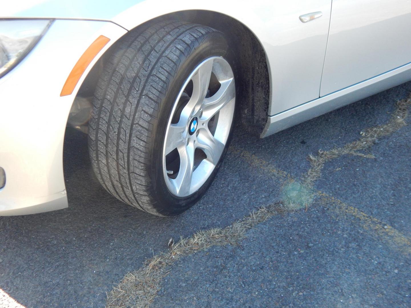 2011 Silver /Black BMW 3-Series 335i Convertible (WBADX7C50BE) with an 3.0L L6 DOHC 24V engine, Automatic transmission, located at 6528 Lower York Road, New Hope, PA, 18938, (215) 862-9555, 40.358707, -74.977882 - Here we have a very nice BMW 335i hard top convertible with a 3.0L turbo six cylinder engine putting power to the rear wheels via a smooth shifting automatic transmission. Options include: black leather, wood trim, dual power seats, heated seats, dual climate controls, AM/FM/CD/AUX radio, automatic - Photo#29